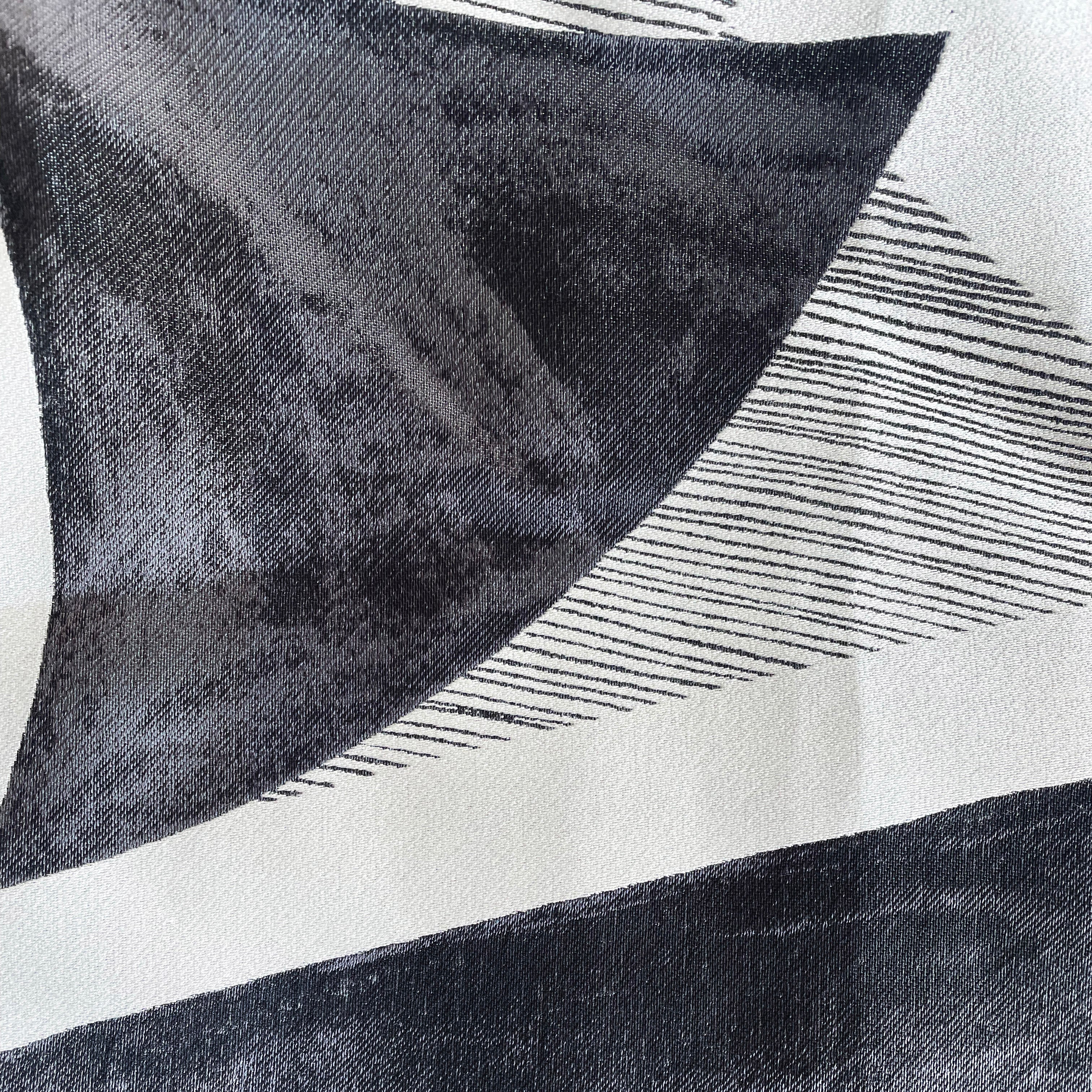 Black/White