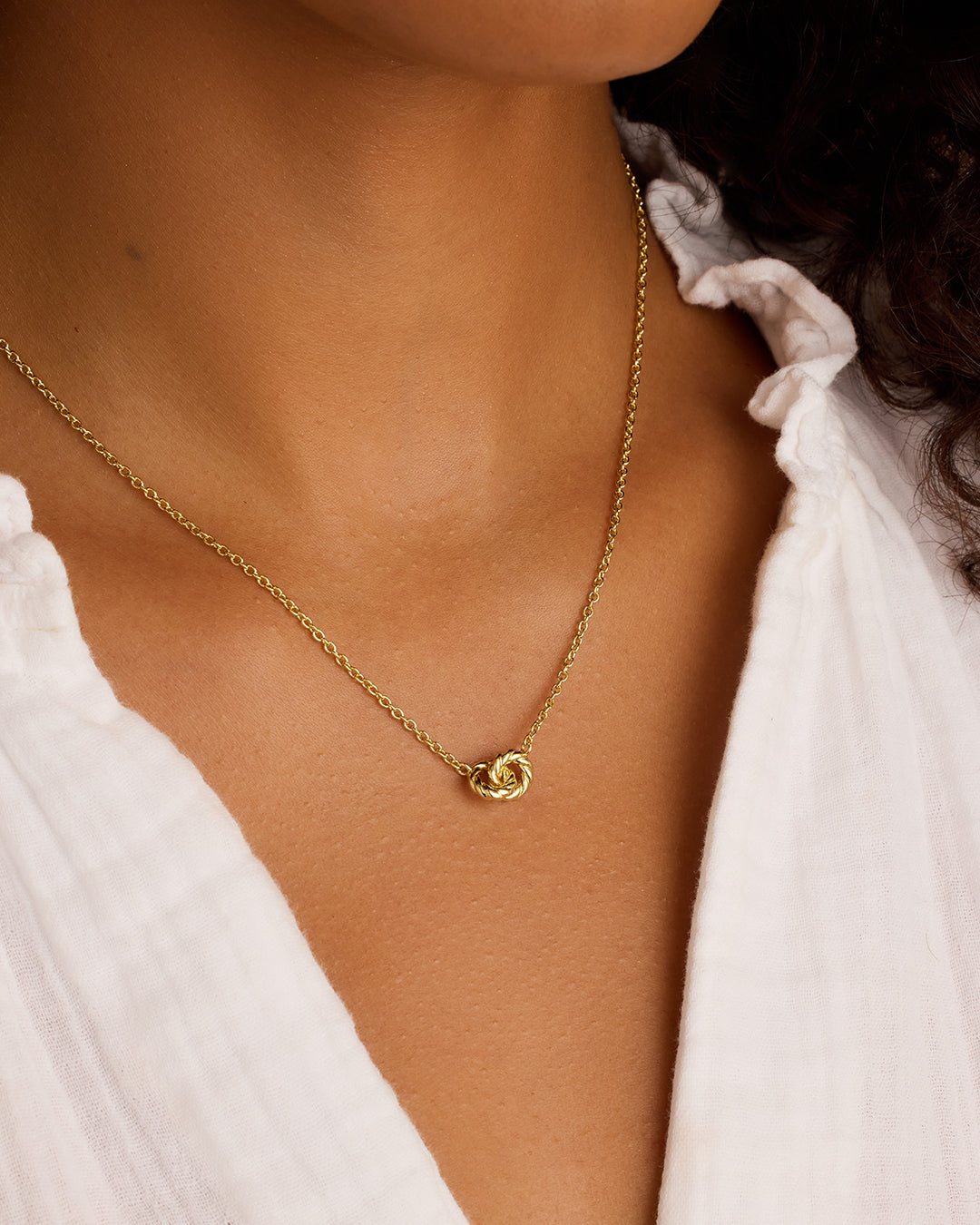 Stylish Crew Interlocking Necklace for Women - Trendy Layering Jewelry Gift for Her - Perfect for Everyday Wear, Date Nights & Special Occasions