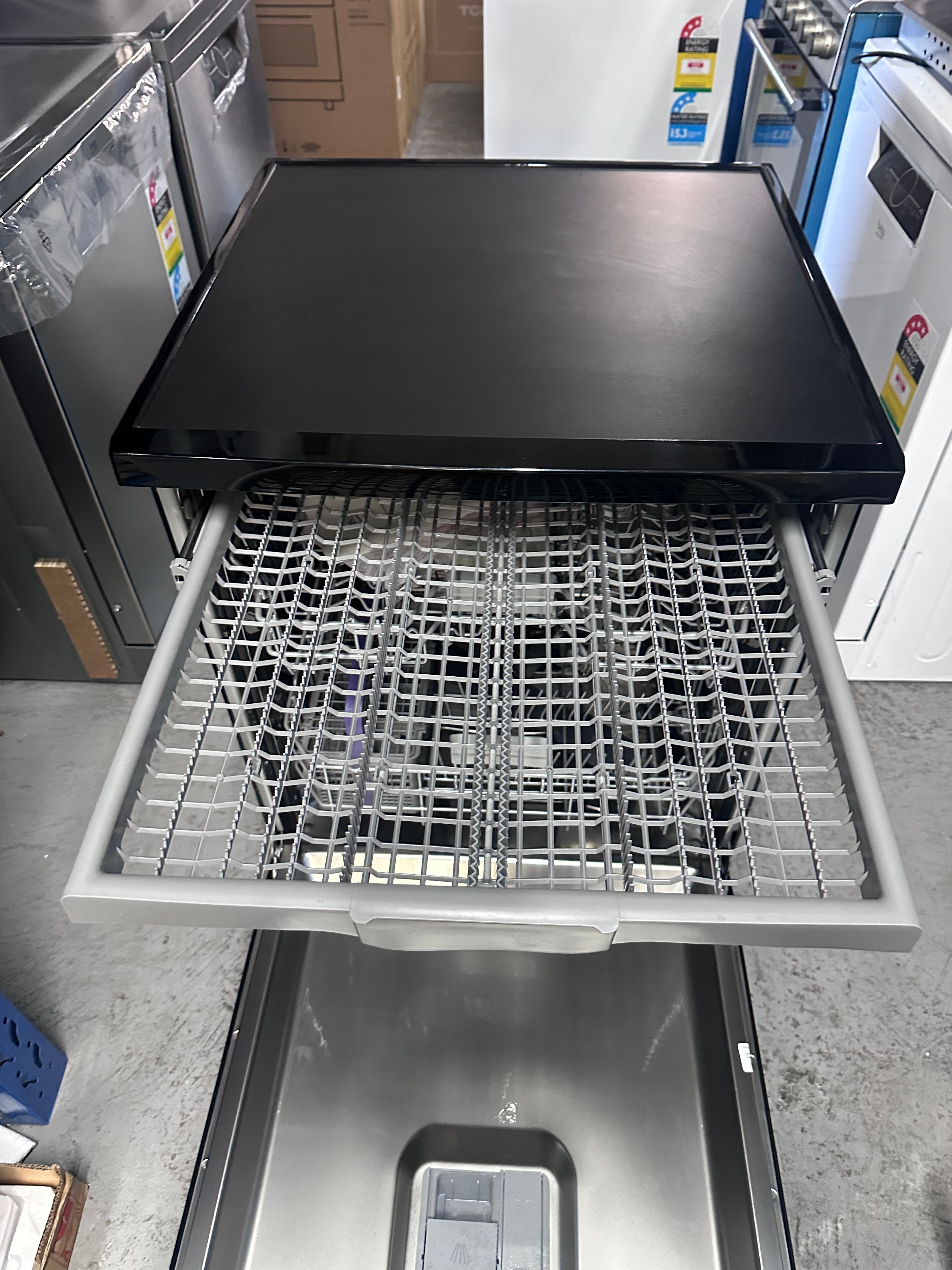 Beko BDFB1630B 16 Place Setting Freestanding Dishwasher in Glossy Black - Factory Second | Energy Efficient Dishwasher for Large Families & Entertaining | Perfect for Kitchens, Restaurants & Catering Businesses
