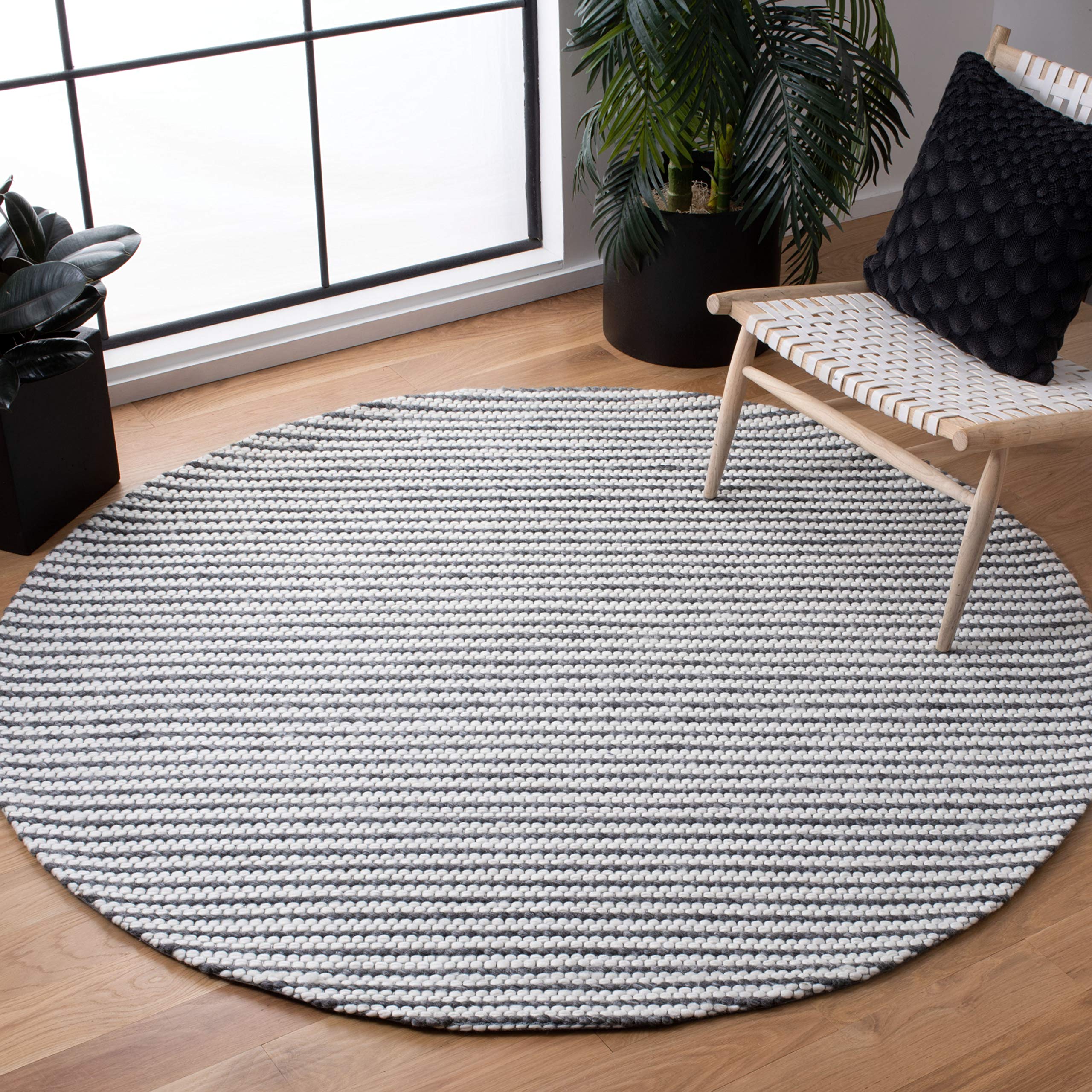 SAFAVIEH Marbella Collection 6-Foot Round Handmade Wool Area Rug - Charcoal & Ivory - Premium Soft Living Room Carpet for Bedroom, Dining Room & Home Decor (MRB392H)