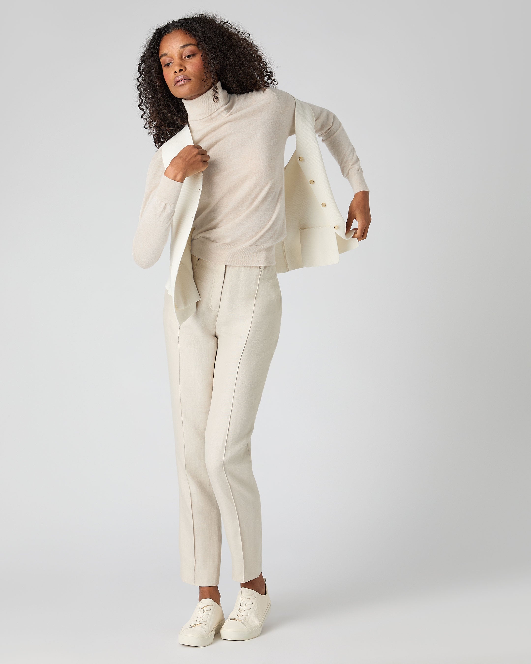 Premium Women's Cashmere Turtleneck Sweater - Soft & Warm Sandstone Brown - Perfect for Winter, Office & Casual Outfits