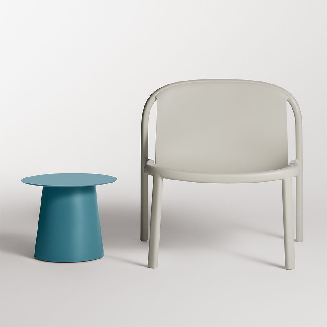 Modern Circular Low Cocktail Table - Stylish Coffee Table for Living Room, Lounge & Patio - Perfect for Small Spaces & Home Decor