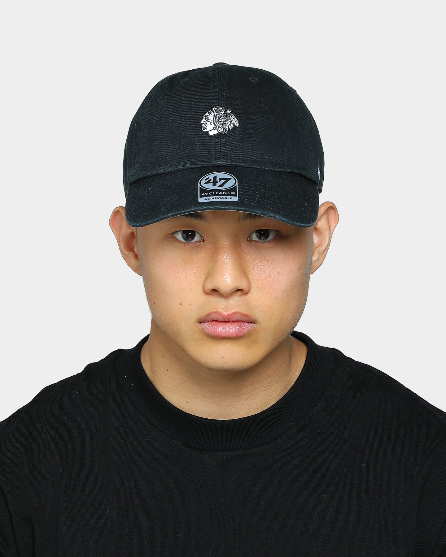 47 Brand Men's Chicago Blackhawks Clean Up Strapback Black Hat - Adjustable Snapback Cap for Casual Wear, Sports & Fan Gear - Perfect for Game Day, Street Style & Everyday Outfits