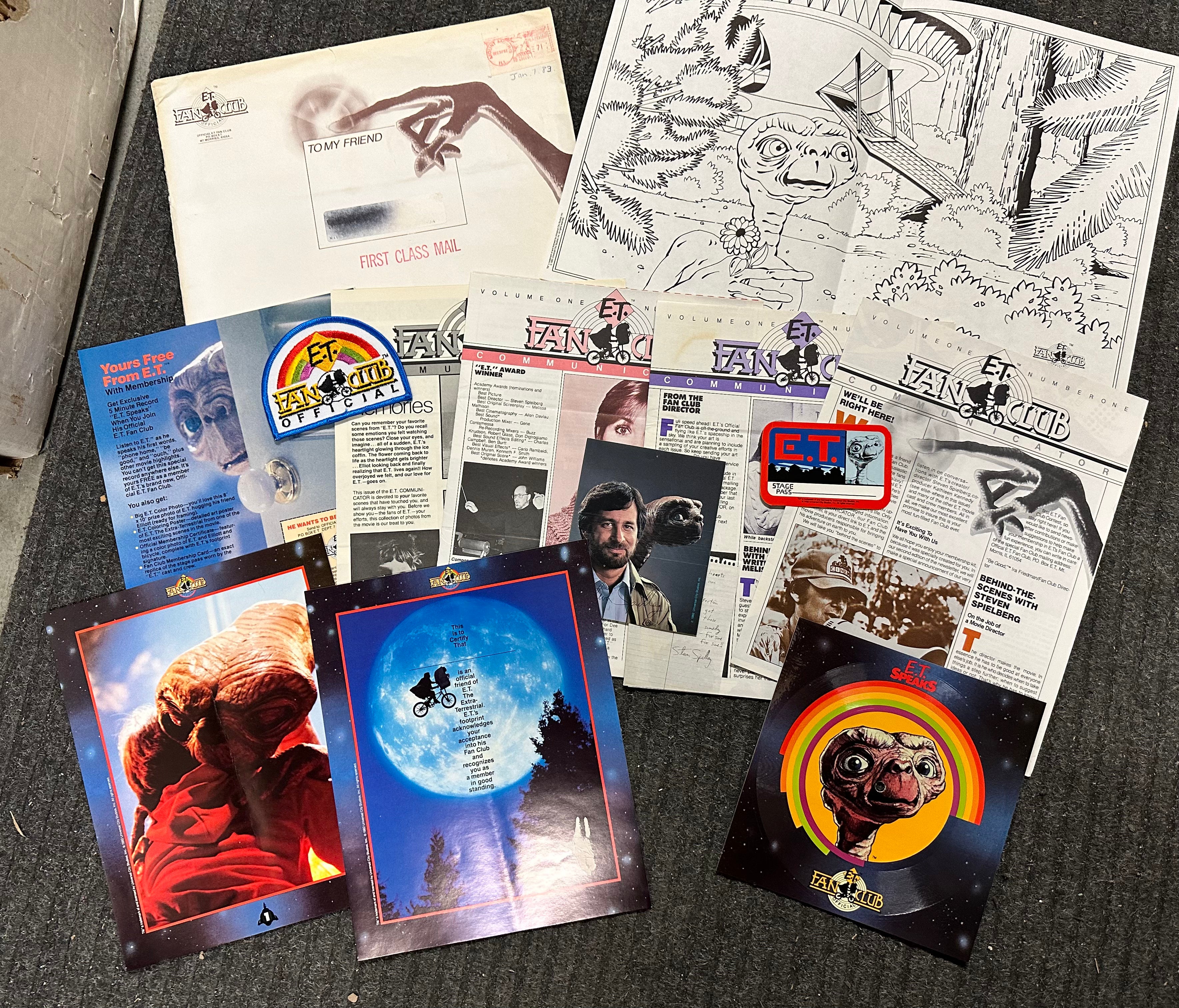 E.T. The Extra-Terrestrial Fan Club Movie Kit 1982-1983 - Collectible Memorabilia for Sci-Fi Fans & Movie Enthusiasts - Perfect for Home Theater Decor, Gift Giving, and Nostalgic Movie Nights