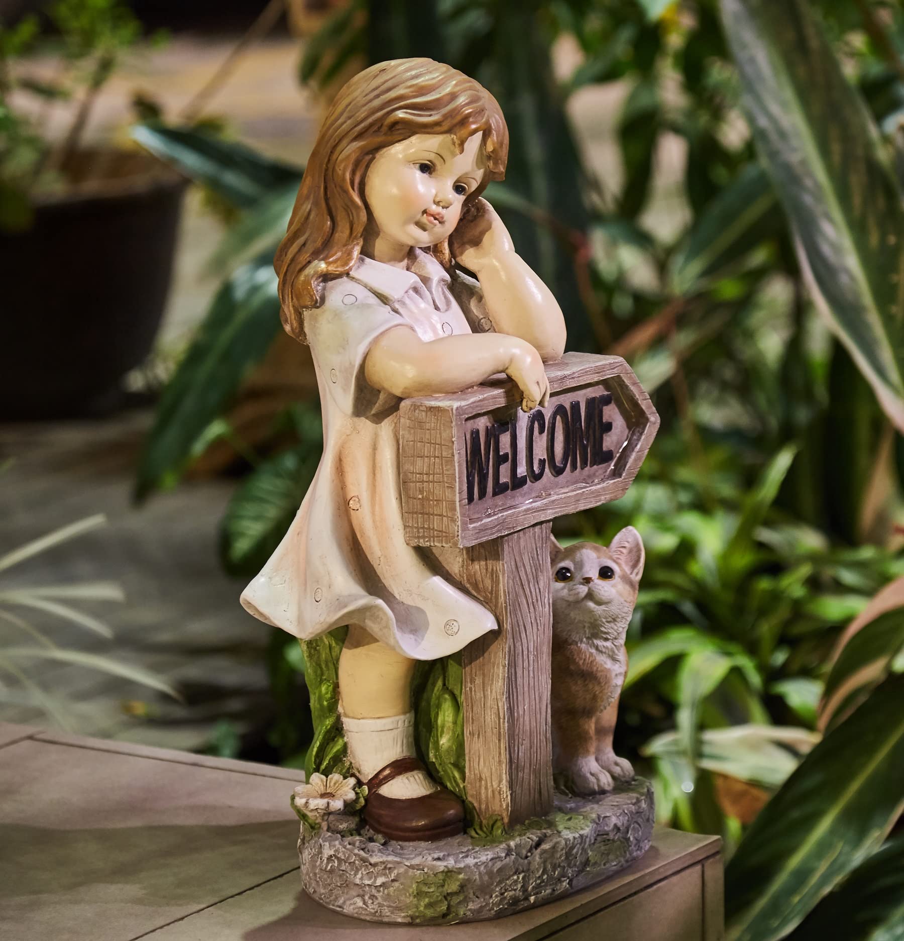 Solar-Powered Girl Garden Statue with LED Lights & Cat - 17.3 Inch Polyresin Outdoor Decor for Porch, Patio & Yard | Weather-Resistant Welcome Sign for Garden, Pathway & Home Entrance Decorations