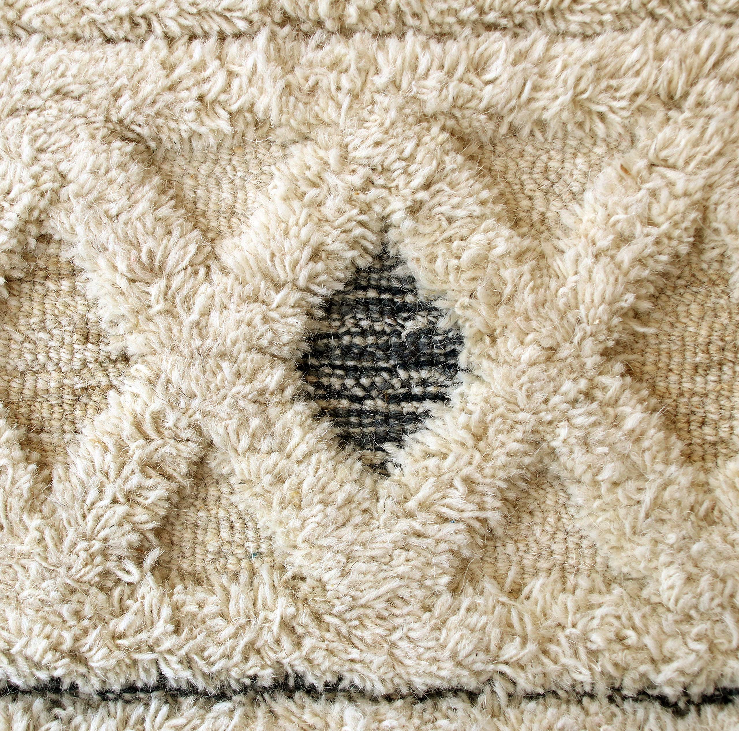 LR Home 6ft Round Indoor Natural Wool Area Rug - Hand Tufted Modern Farmhouse Boho Style Carpet for Bedroom, Living Room, Office, Nursery & Entryway - Ivory/Navy - Perfect for Cozy Home Decor & High-Traffic Areas