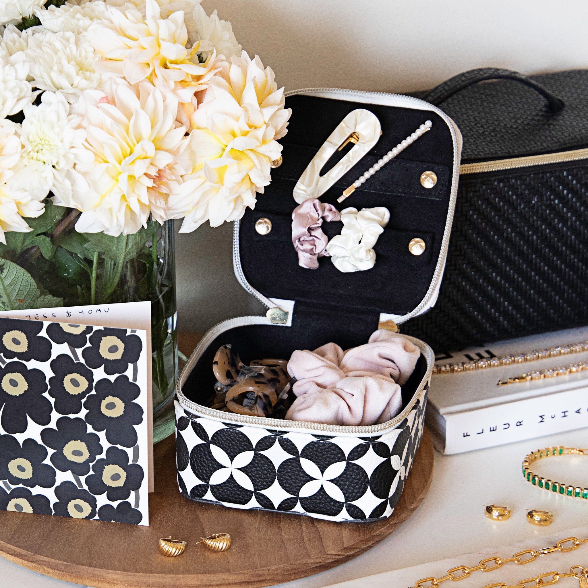 Jewelry Cube - Elegant and Iconic Jewelry Storage Box | Perfect for Organizing Rings, Necklaces & Earrings at Home or Travel
