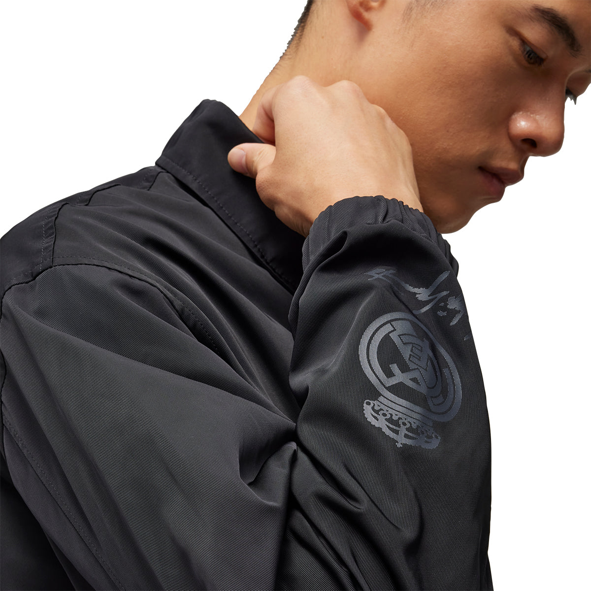 Real Madrid Travel Coach Jacket for Men - Black Official Football Jersey - Lightweight Windbreaker for Soccer Fans, Travel & Outdoor Activities