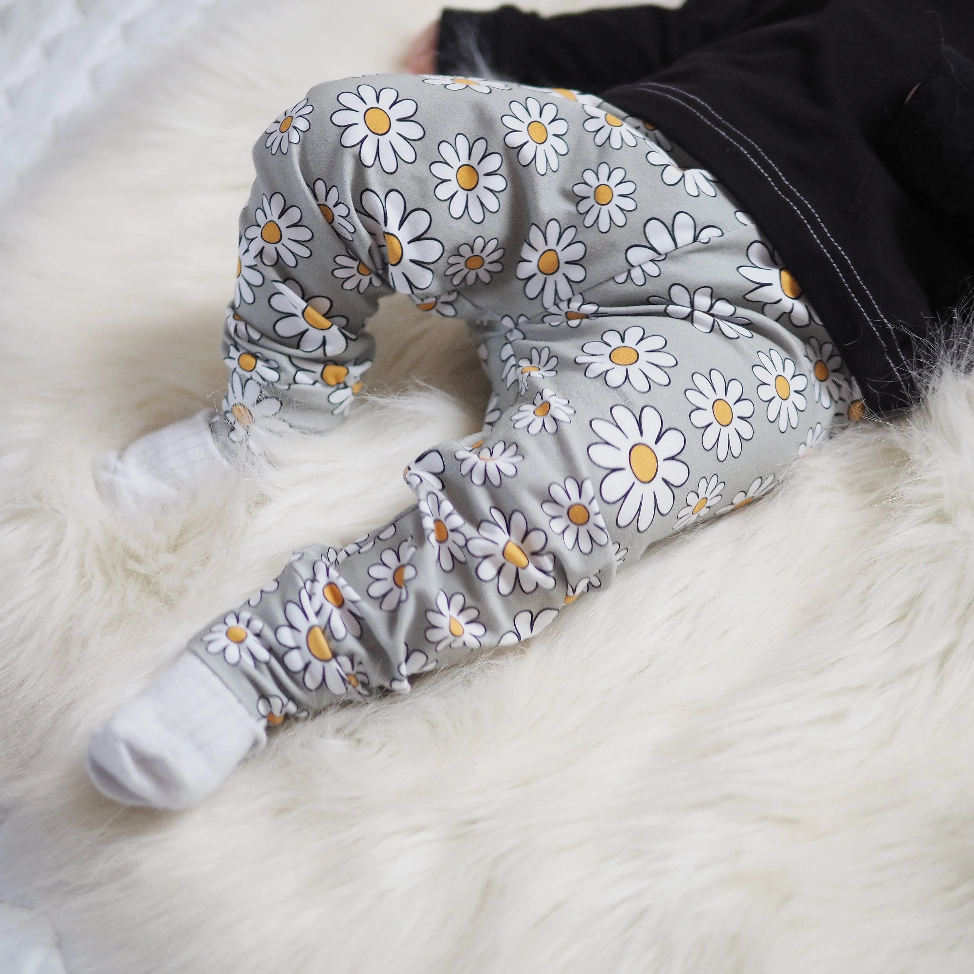 Baby & Toddler Leggings with Daisy Print - Soft Stretchy Cotton Pants for Girls & Boys - Perfect for Playtime, Daycare & Family Outings