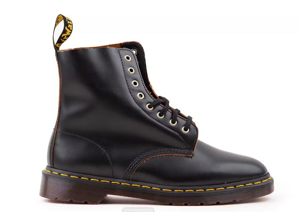 Dr. Martens 1460 Pascal Vintage Smooth Leather 8-Eye Boots for Men & Women – Classic Ankle Boots for Everyday Wear, Work & Outdoor Adventures