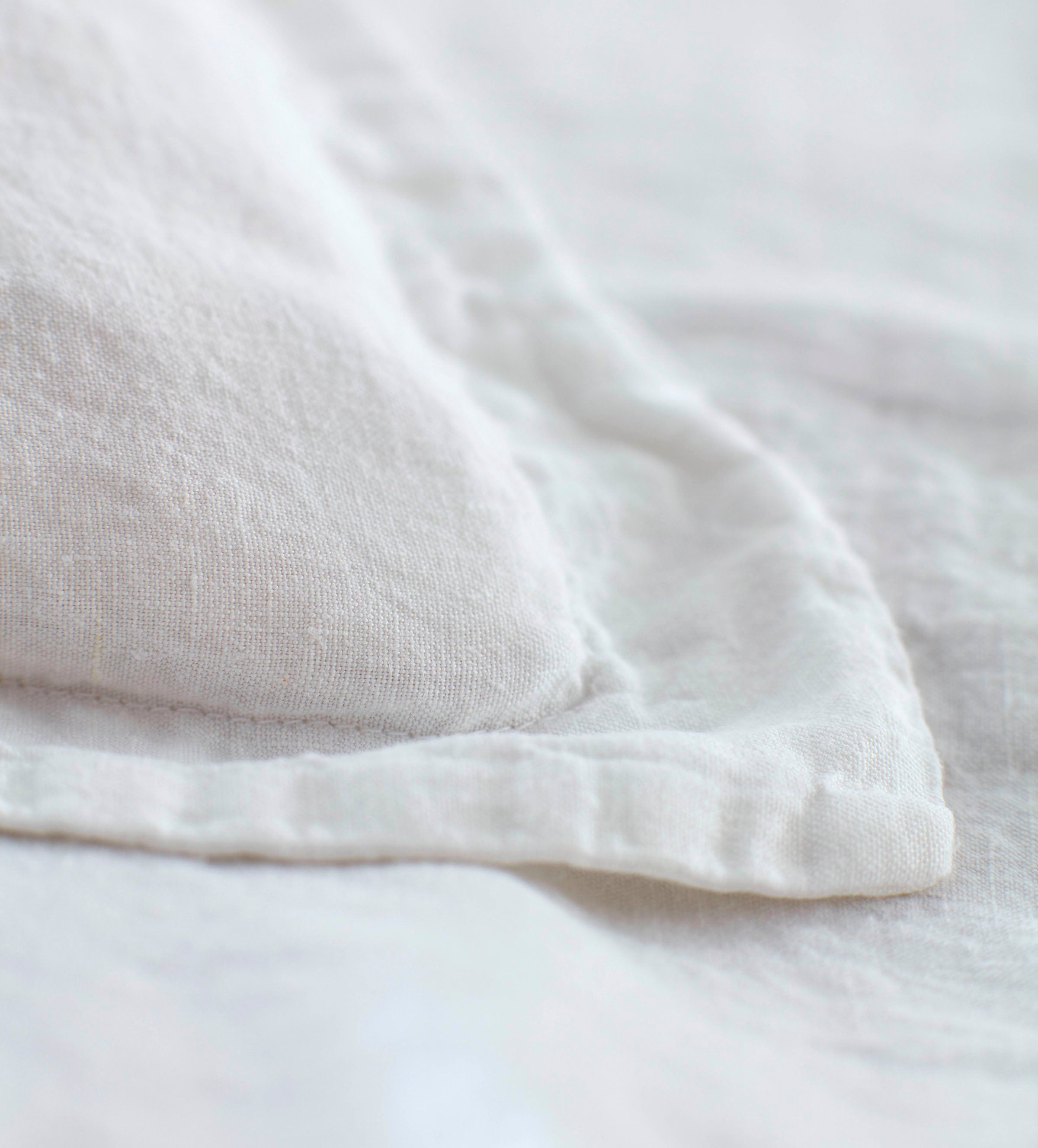 Premium 100% White Linen Oxford Pillowcase - Breathable & Hypoallergenic Bedding for Comfortable Sleep - Perfect for Home, Hotel, and Airbnb Use