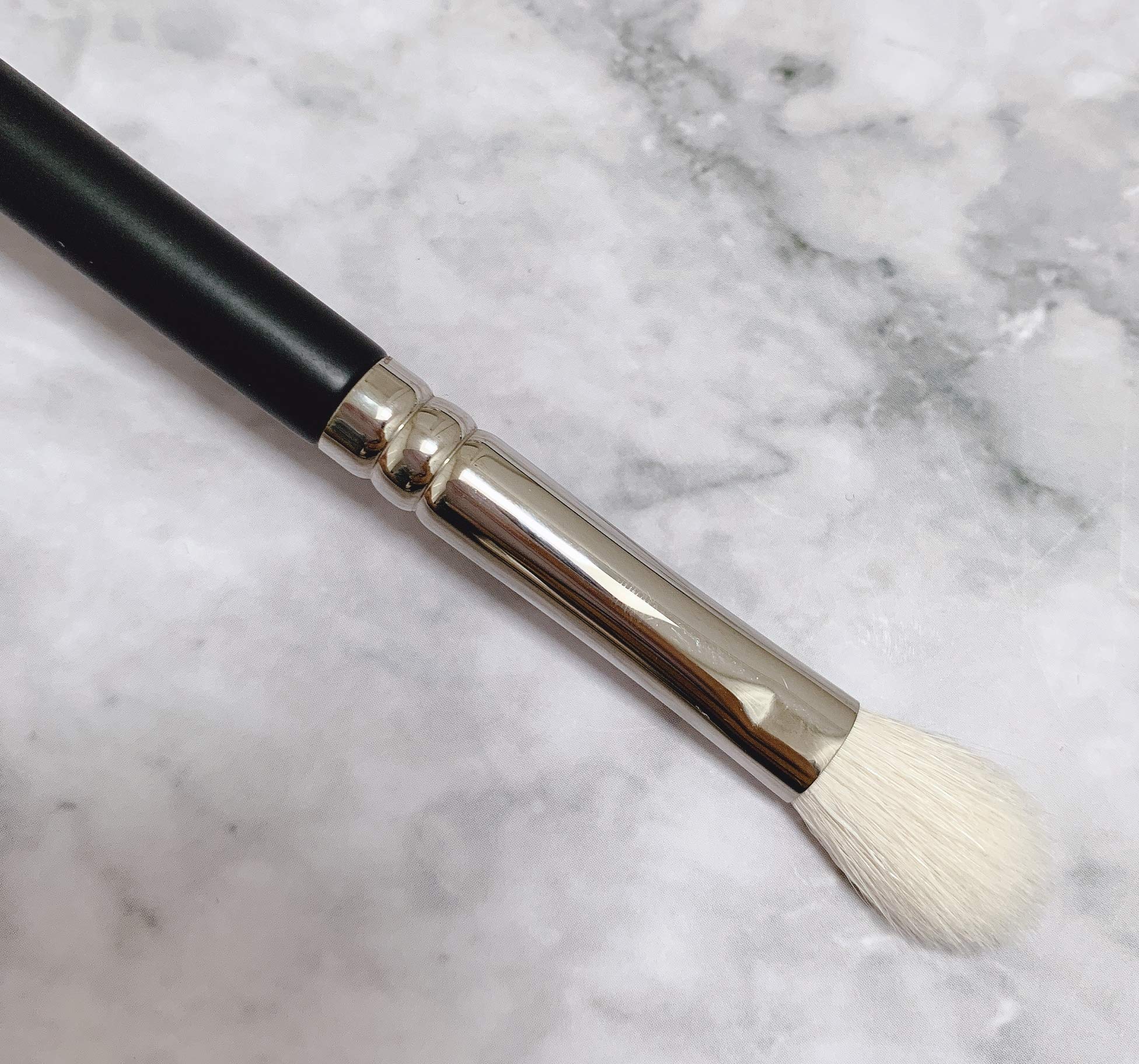 R&M 517 Ultra Soft Eyeshadow Blending Brush - Professional Makeup Artist Tool for Crease & Blending