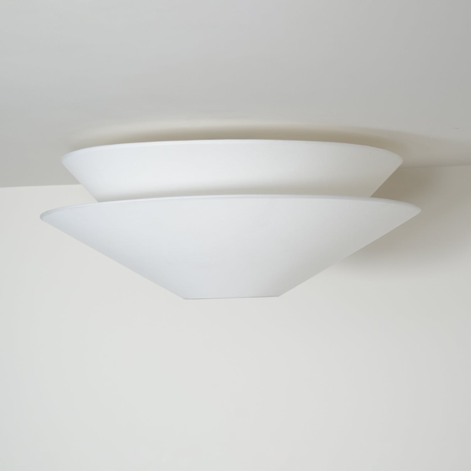 Modern Gull Flushmount Ceiling Light - Sleek LED Fixture for Bedroom, Hallway & Living Room - Energy Efficient Indoor Lighting Solution