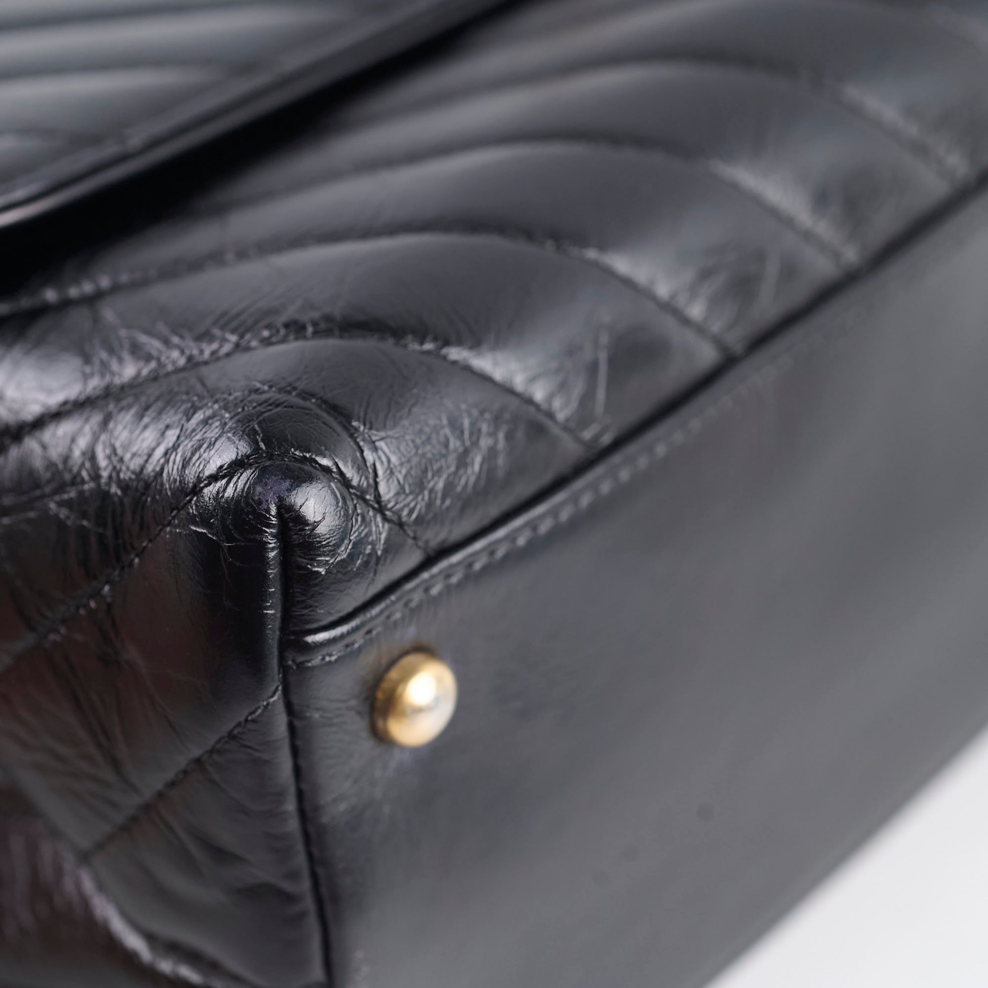 Chanel Medium Chevron Coco Handle Bag in Black - Luxury Designer Handbag for Women, Perfect for Work, Evening Events & Special Occasions