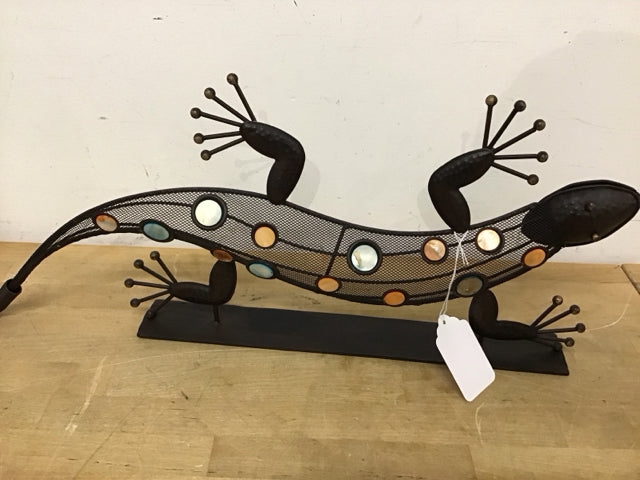 26 Pack Decorative Metal Gecko Wall Sculptures - Handcrafted Lizard Art for Home & Garden Decor - Perfect for Outdoor Patio, Living Room, or Office Wall Art