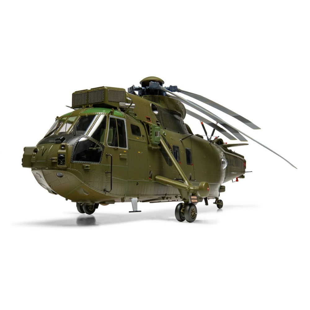 Airfix A11008 1/48 Scale Westland Sea King HC.4 Helicopter Model Kit - Perfect for Collectors, Hobbyists & Military Enthusiasts | Display, DIY Projects & Gift Ideas