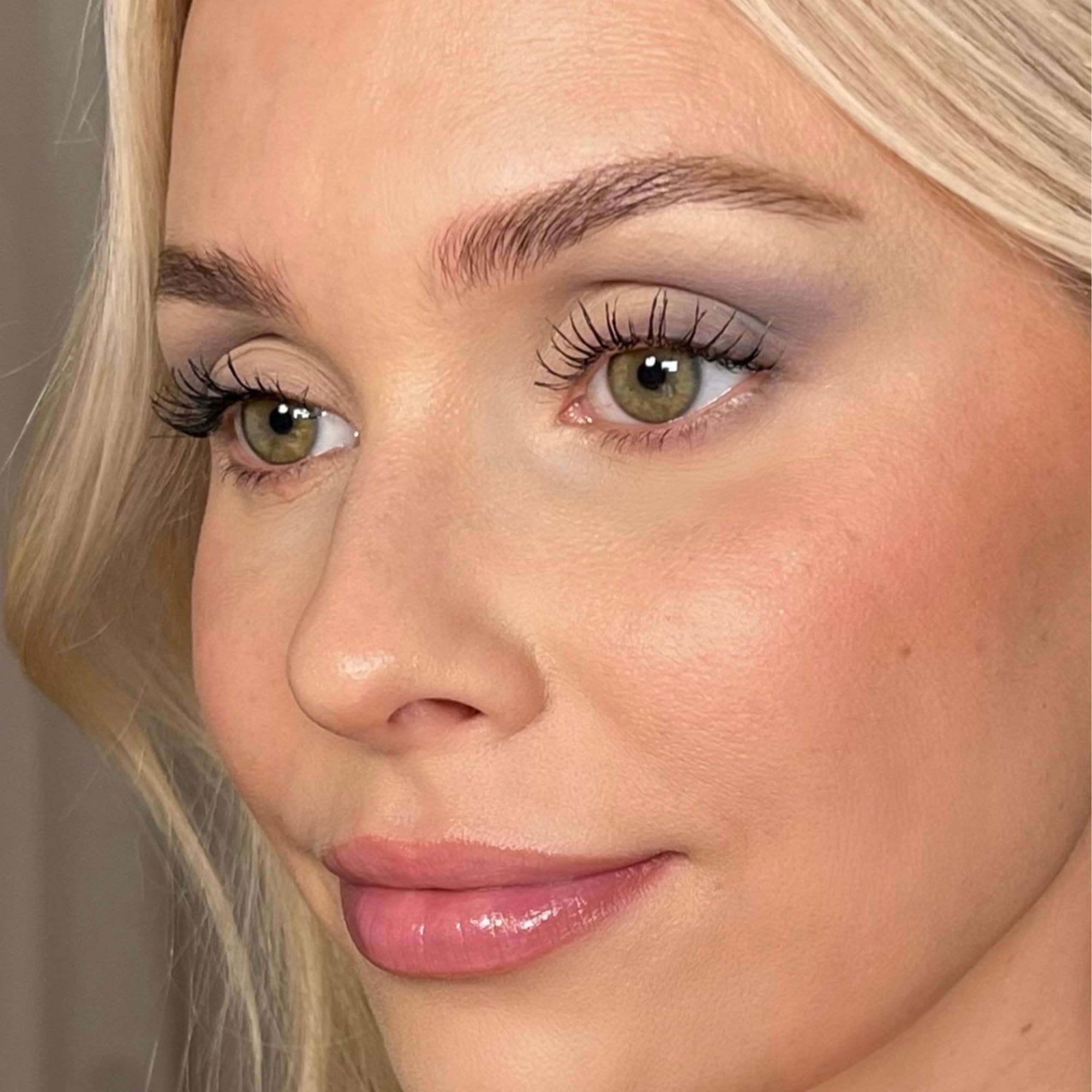 Hypoallergenic Vegan Eyeshadow for Sensitive Eyes - Long Lasting, Fragrance-Free & Allergy Certified Makeup (522 Grey Lady) | Perfect for Daily Wear & Special Occasions