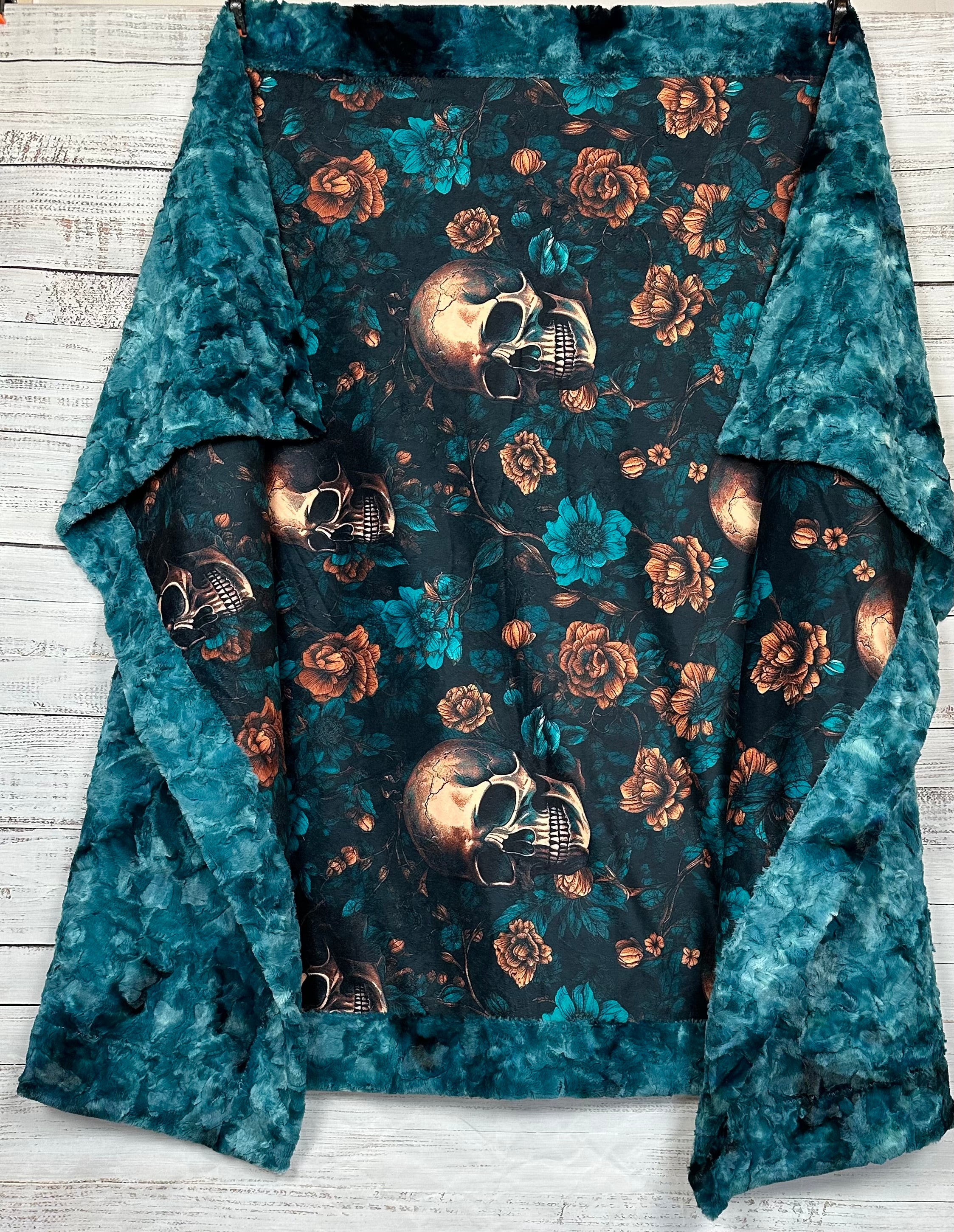 Premium Skull on Mallard Design 55x79 Inch Luxe Minky Blanket - Soft & Cozy for Bedroom, Couch, or Outdoor Use