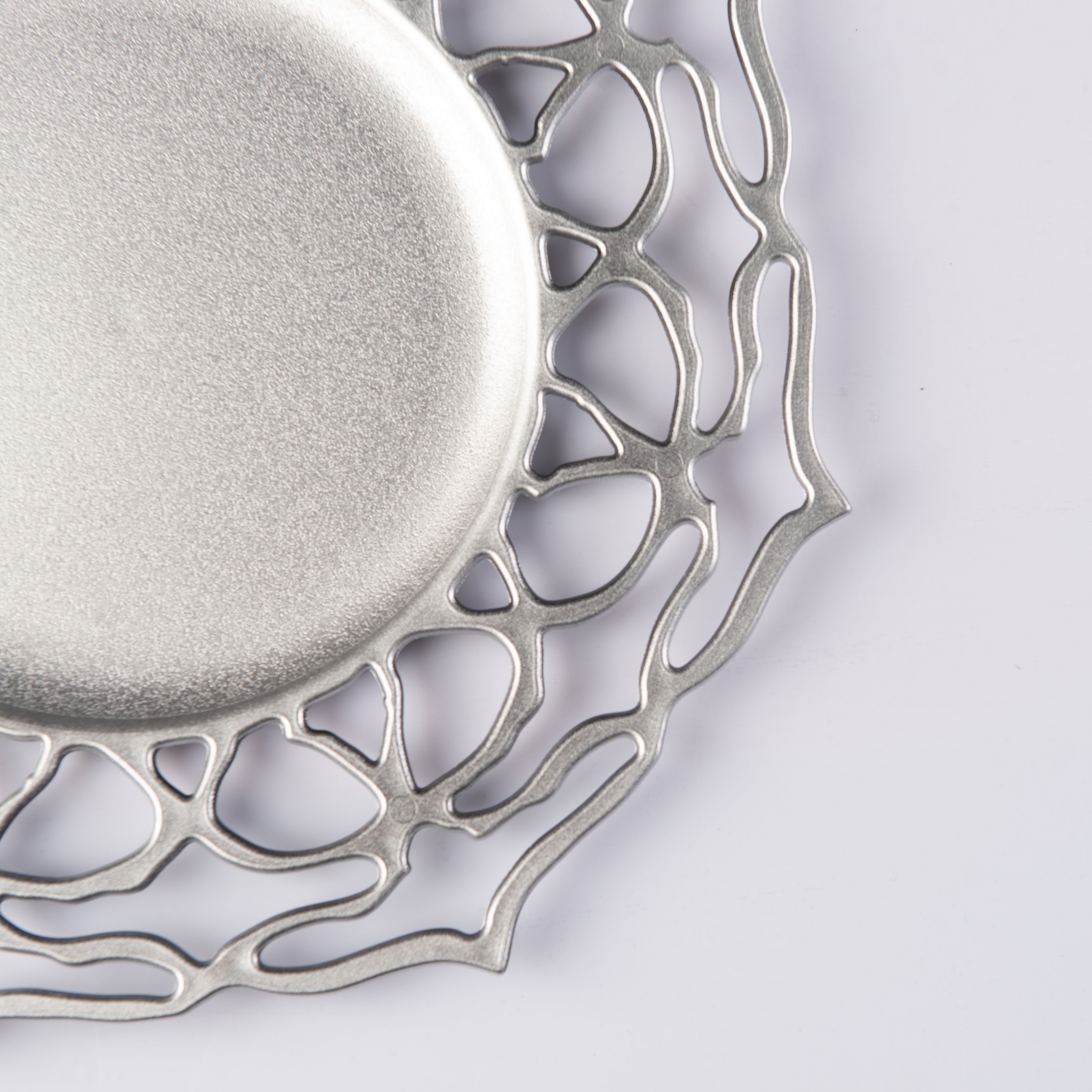 Elegant Silver Petal Edge Acrylic Charger Plate - Perfect for Weddings, Dinner Parties & Holiday Table Decor