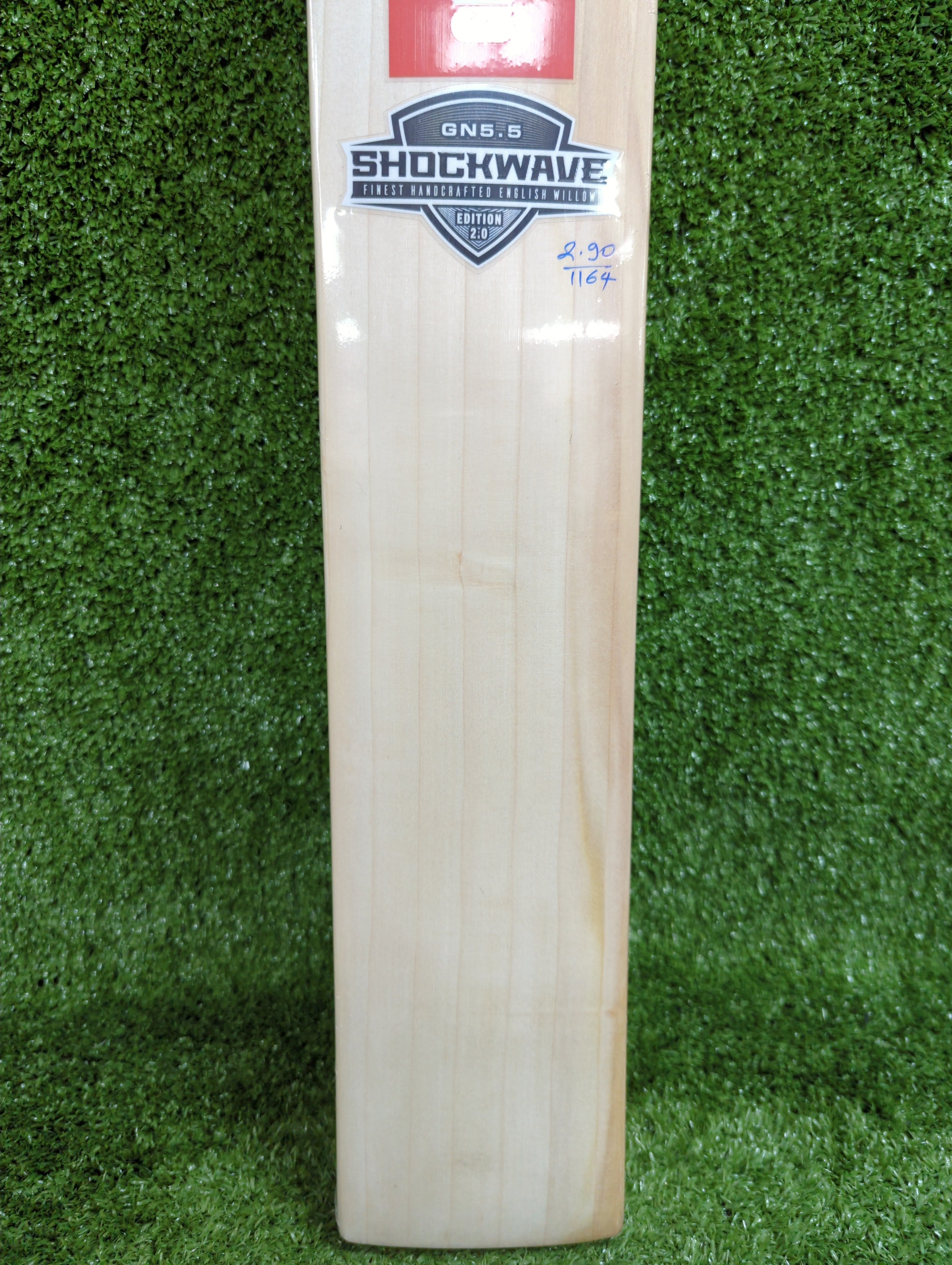Gray Nicolls Shockwave 5.5 English Willow Cricket Bat - Premium Performance for Professional & Club Players - Perfect for Matches, Training & Competitive Play
