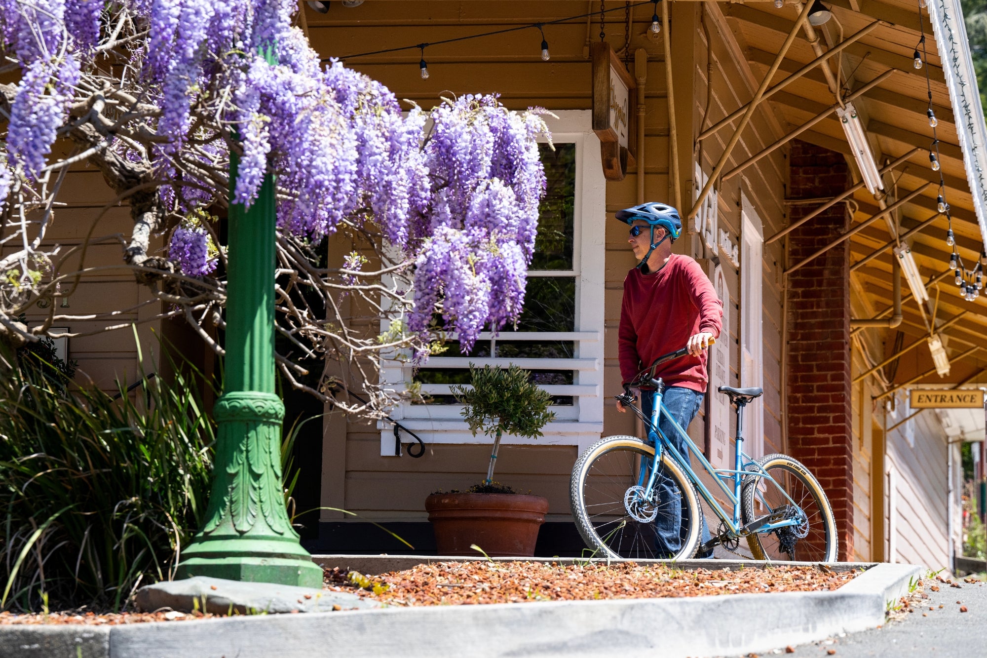 Marin Larkspur 1 Hybrid Bike - Lightweight Aluminum Frame, 24-Speed Gears, Comfortable Commuter & Trail Bike for Men & Women - Perfect for City Riding, Fitness & Outdoor Adventures