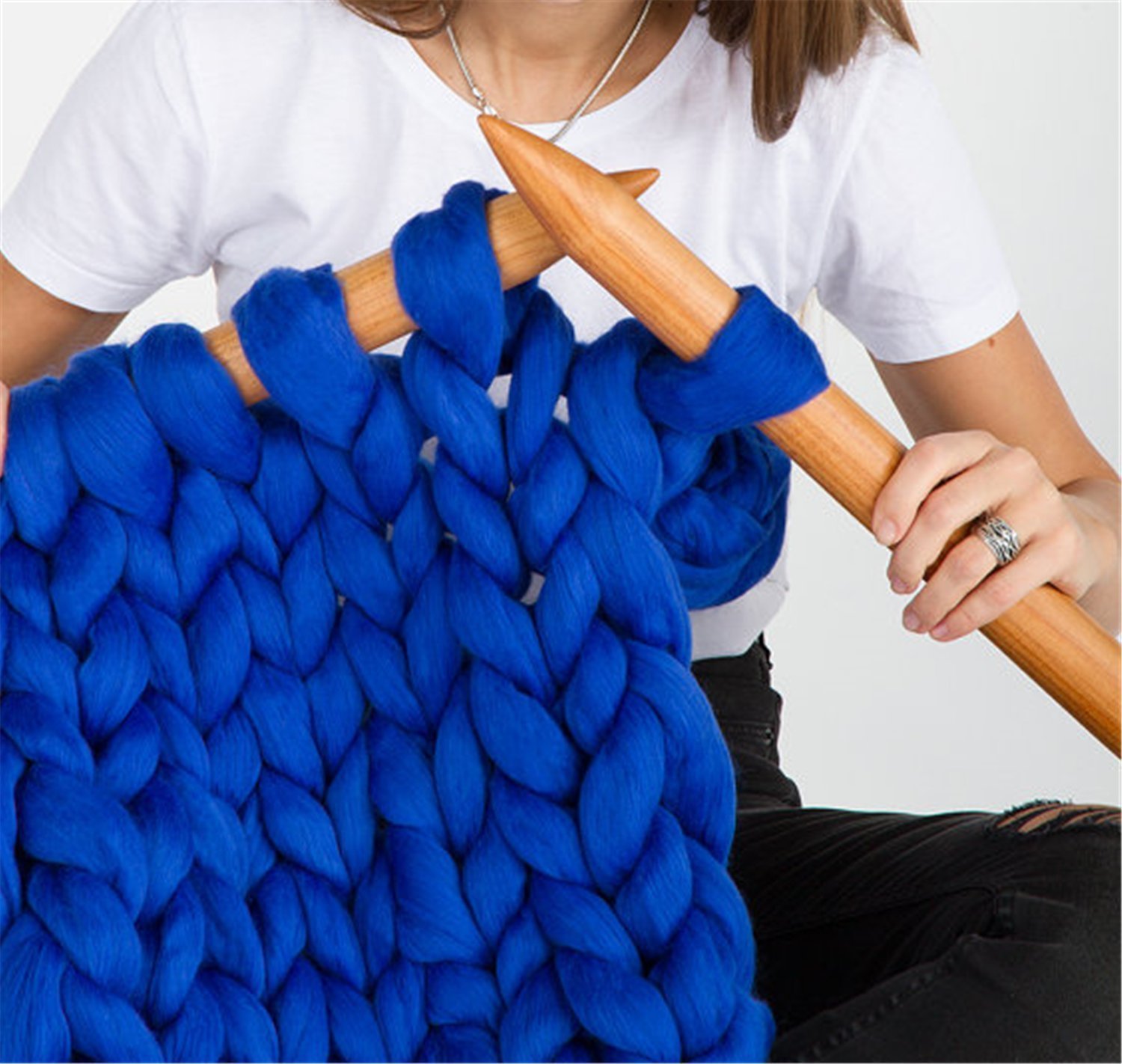 Chunky Giant Knit Throw Blanket - Handmade Bulky Knitting Yarn for Bedroom Decor, Super Large 120x180cm - Cozy Sofa Blanket, Pet Bed Cover, Yoga Mat & Home Decor Accessory in Blue