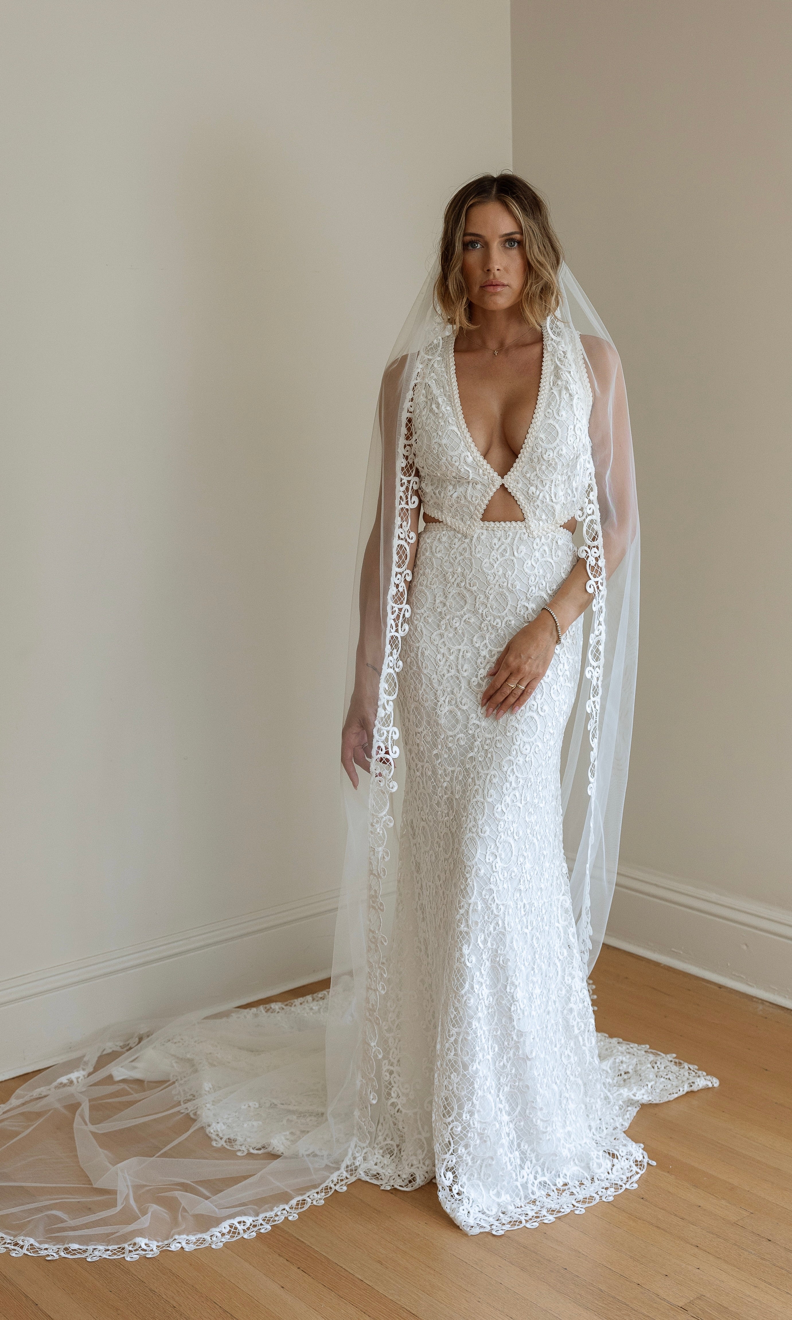 Liv Veil Wholesale - Elegant Wedding Veils & Bridal Accessories for Bridesmaids & Bridal Parties - Perfect for Weddings, Prom & Special Occasions
