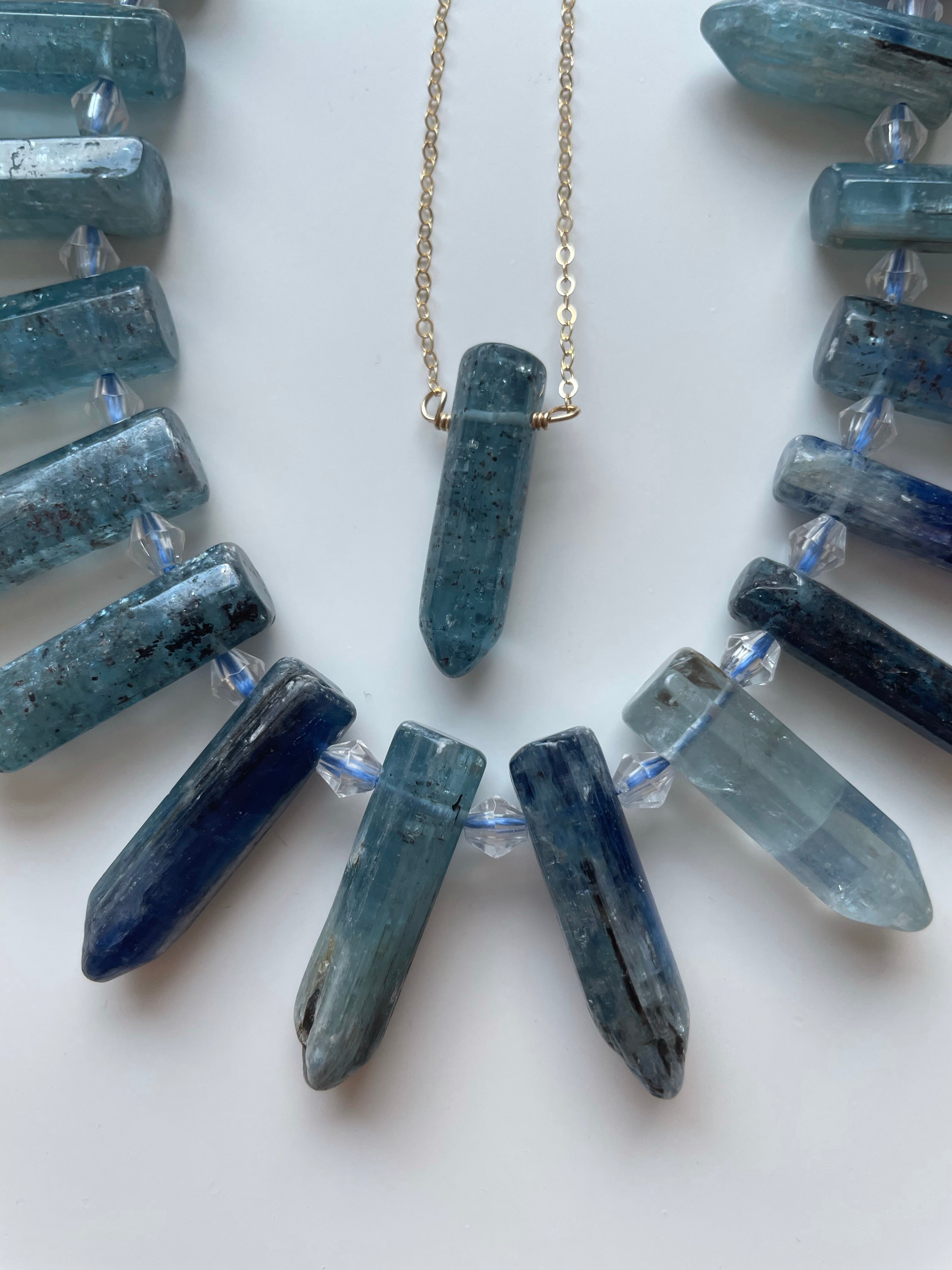 Natural Raw Kyanite Gemstone Crystal Point Necklace - Healing Crystal Jewelry for Women, Spiritual Protection & Energy Balancing - Perfect for Meditation, Yoga & Chakra Healing