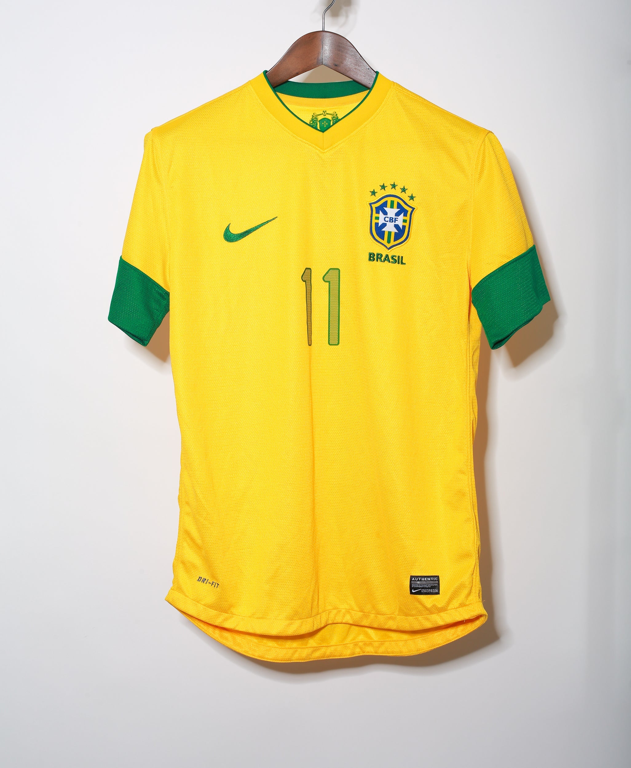 Authentic 2002 Brazil Neymar Home Jersey - Men's Football Soccer Shirt (Medium) - Perfect for Match Day, Fan Events & Collectors