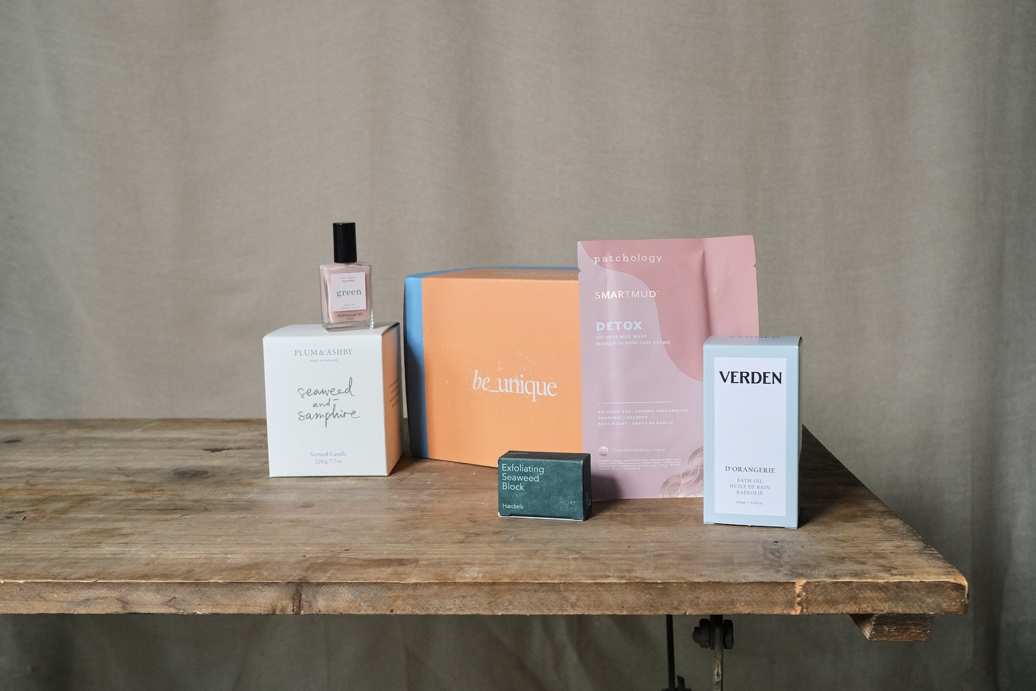 Be Unique Beauty Standard Makeup Gift Box - Perfect for Birthday, Anniversary & Holiday Presents