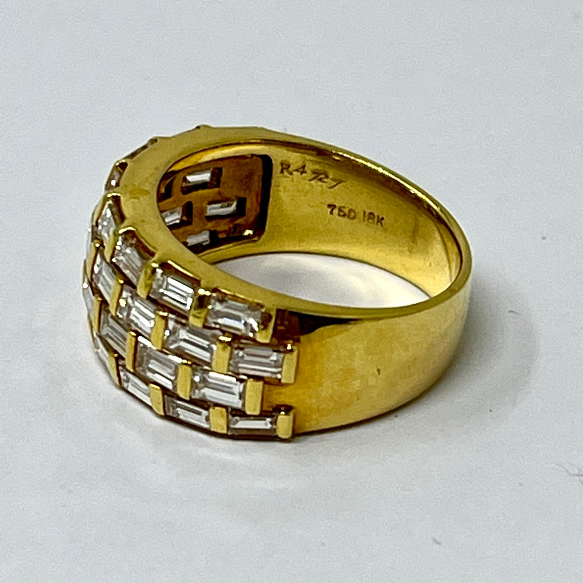 18K Gold Ring with 32 Baguette Diamonds - Elegant Wedding Band, Anniversary Gift for Her, Perfect for Engagement & Special Occasions