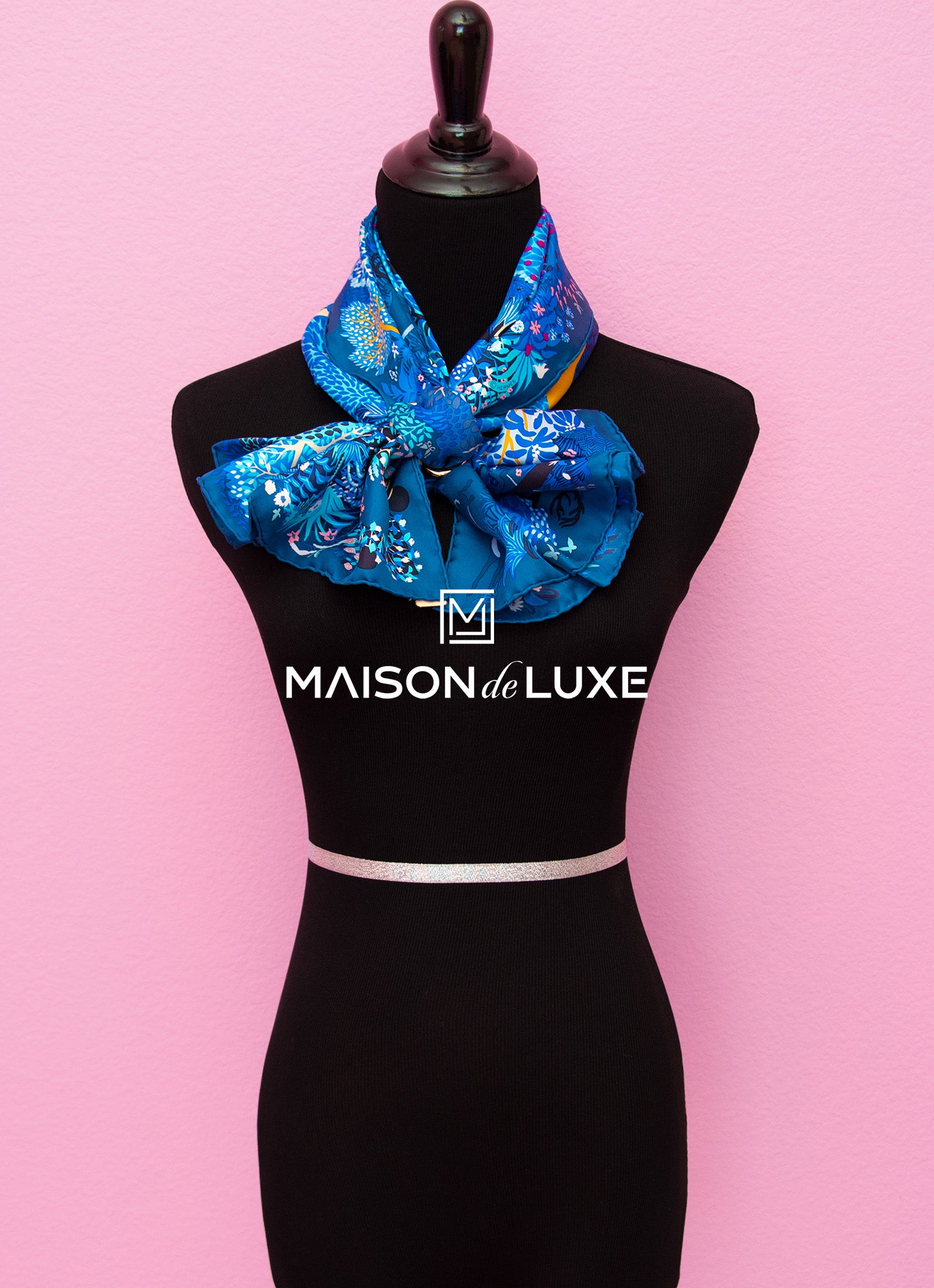 Authentic Hermes Dans Un Jardin Anglais Blue Twill Silk Scarf 90cm - Luxury Fashion Accessory for Women, Perfect for Gifts & Special Occasions