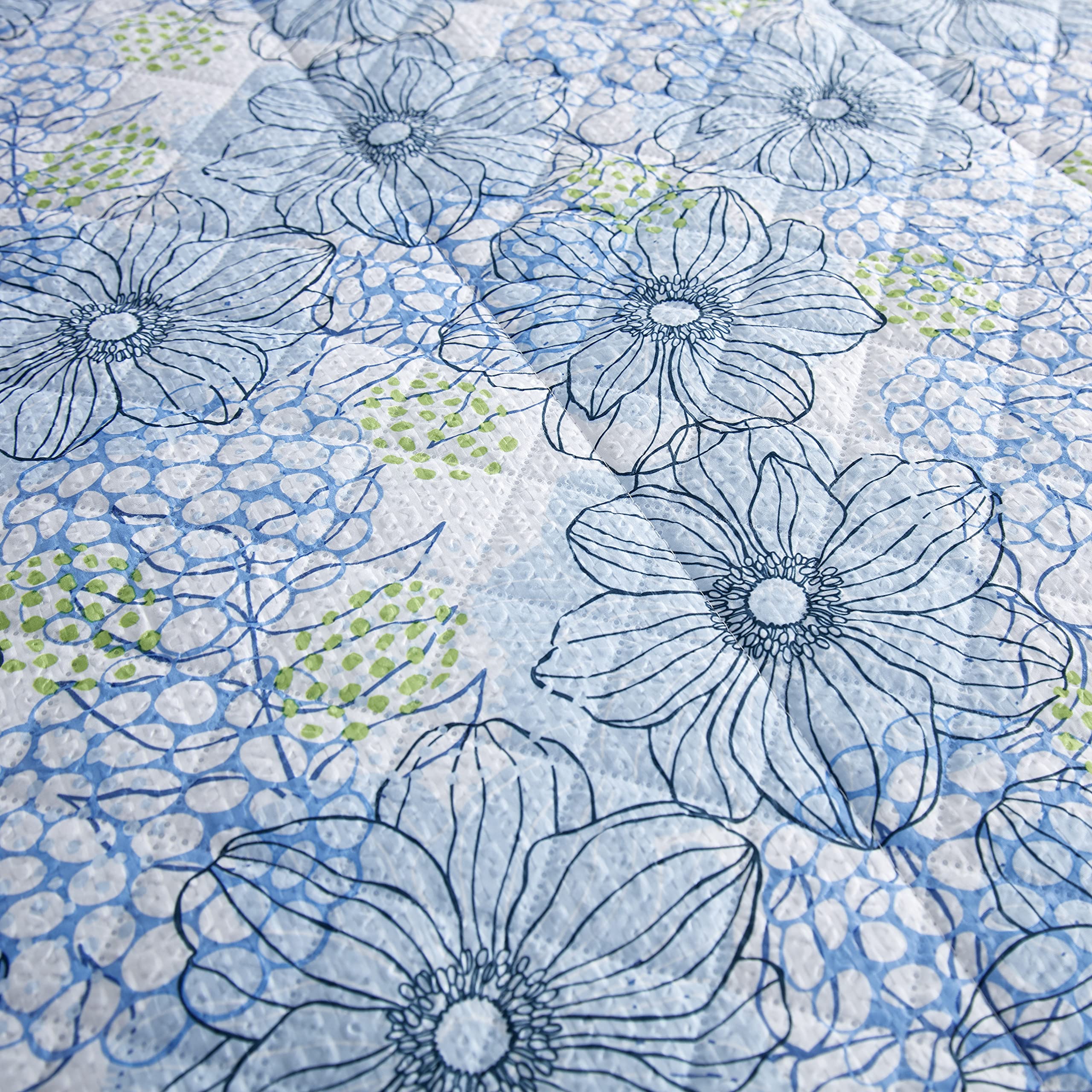 Shavel Home Products Seersucker 6-in-1 Quilt Set King Size - Blue Poppies Floral Design | Soft & Breathable Bedding Set for All Seasons | Perfect for Master Bedroom, Guest Room & Vacation Homes