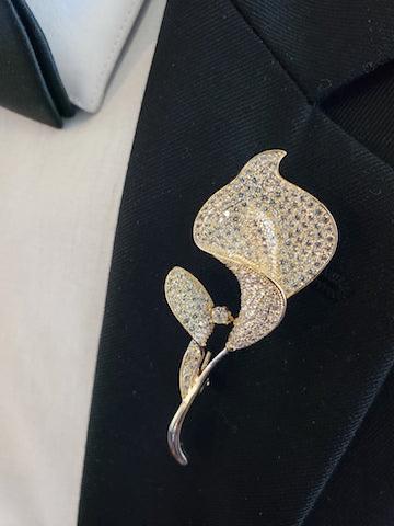 Custom Lily Flower Lapel Pin - Elegant Floral Brooch for Women & Men - Perfect for Suits, Jackets, Hats & Gifts