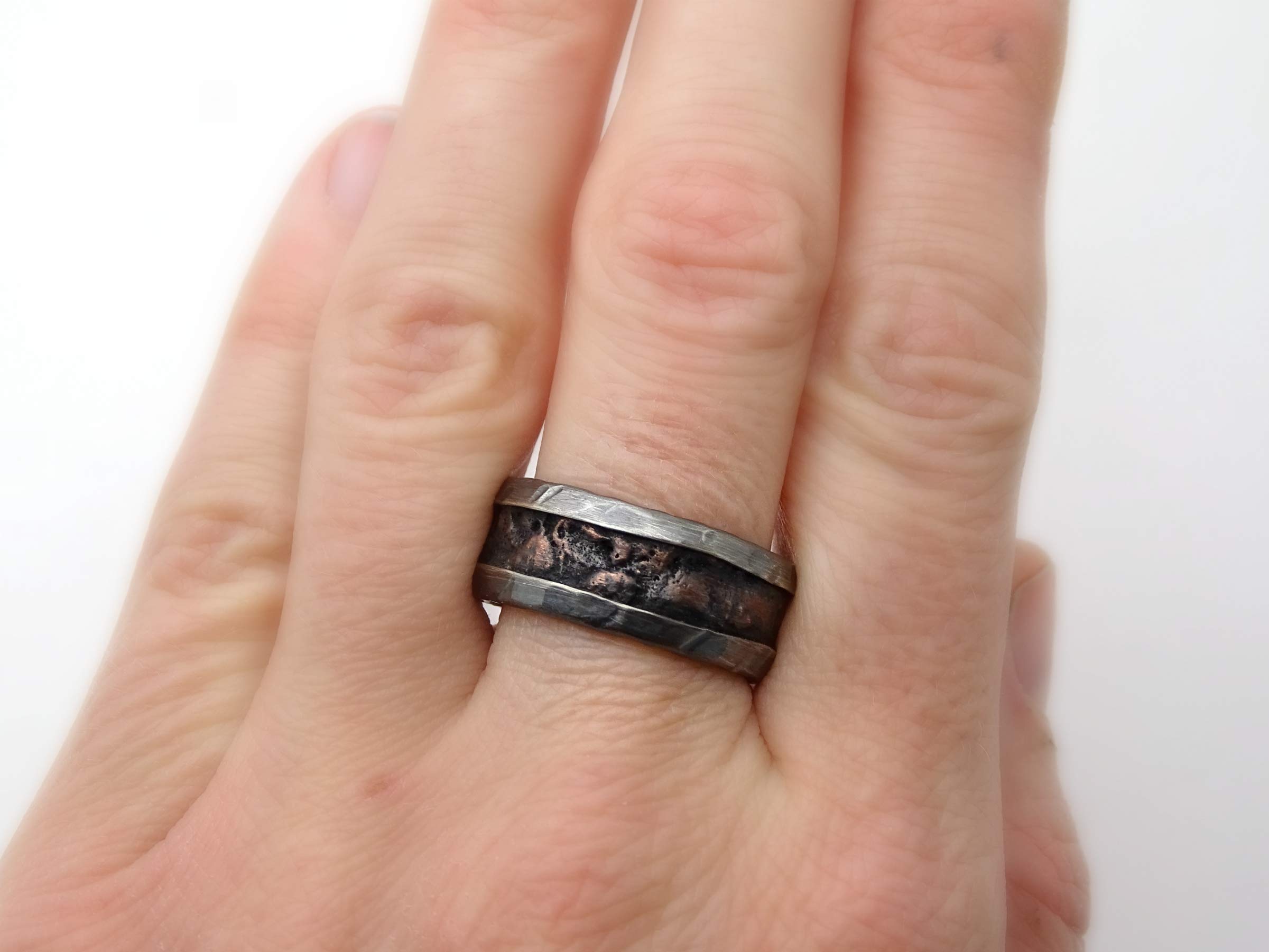 Cool Men's Copper Silver Viking Wedding Band - Rugged Wood Grain Engagement Ring for Him - Perfect for Outdoor Adventures and Special Occasions