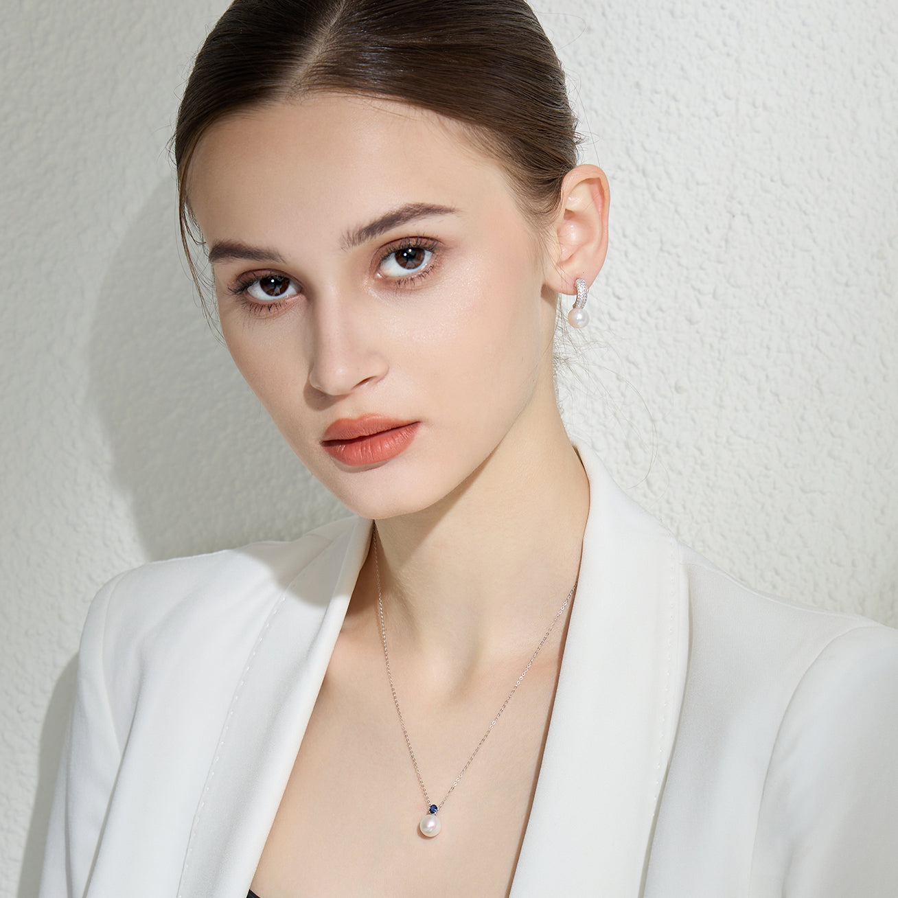 18K Solid Gold Pearl Necklace KN00108 - Elegant Women's Jewelry Gift for Wedding, Anniversary & Special Occasions