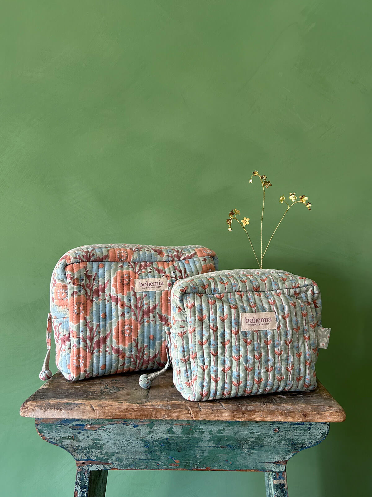 Duck Egg Garland Washbag - Waterproof Travel Cosmetic Bag for Women & Men - Perfect for Gym, Beach, and Makeup Storage