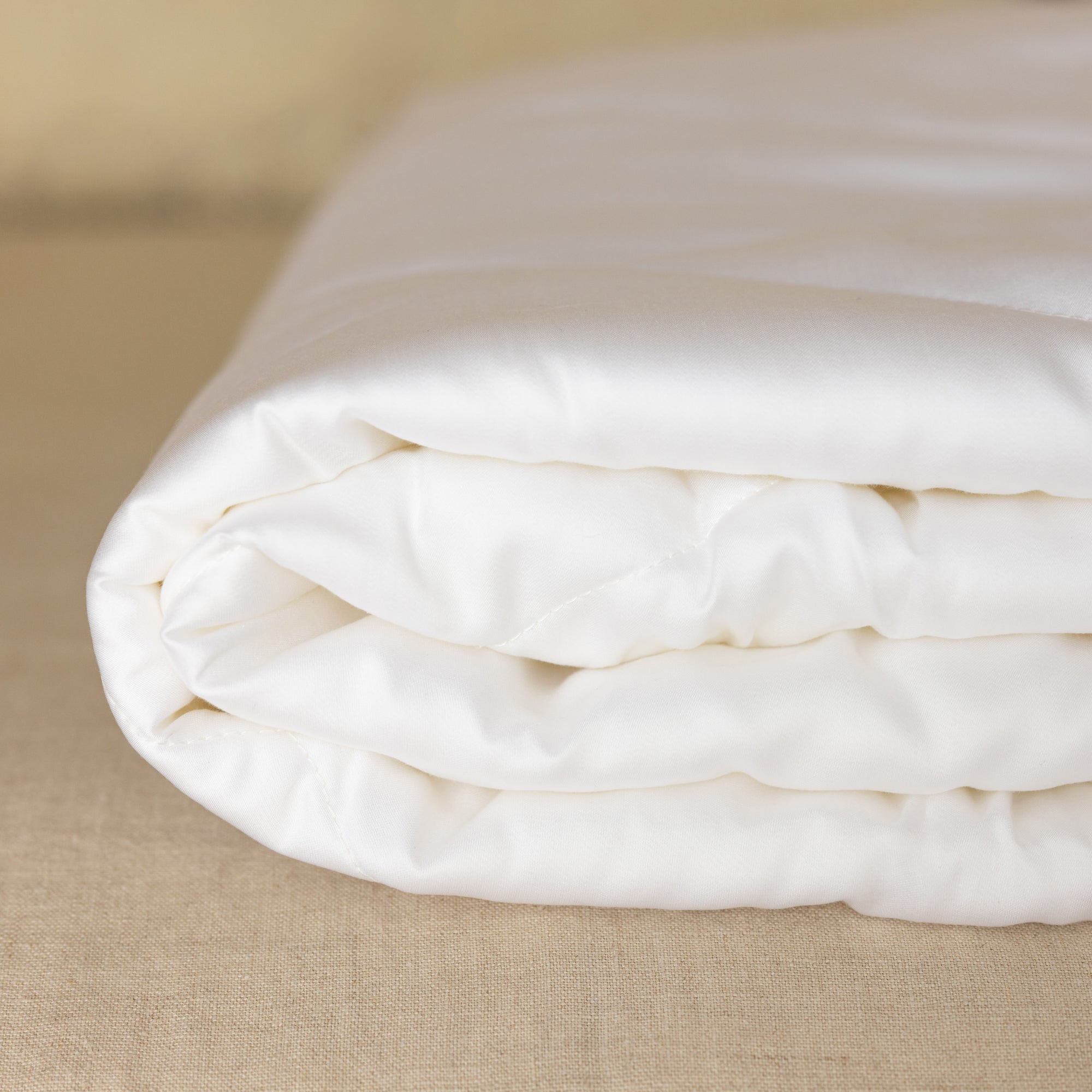 Premium TENCEL™ Lyocell Comforter - Breathable, Hypoallergenic & Temperature Regulating Queen Size Bedding - Perfect for All-Season Comfort in Hot or Cold Weather