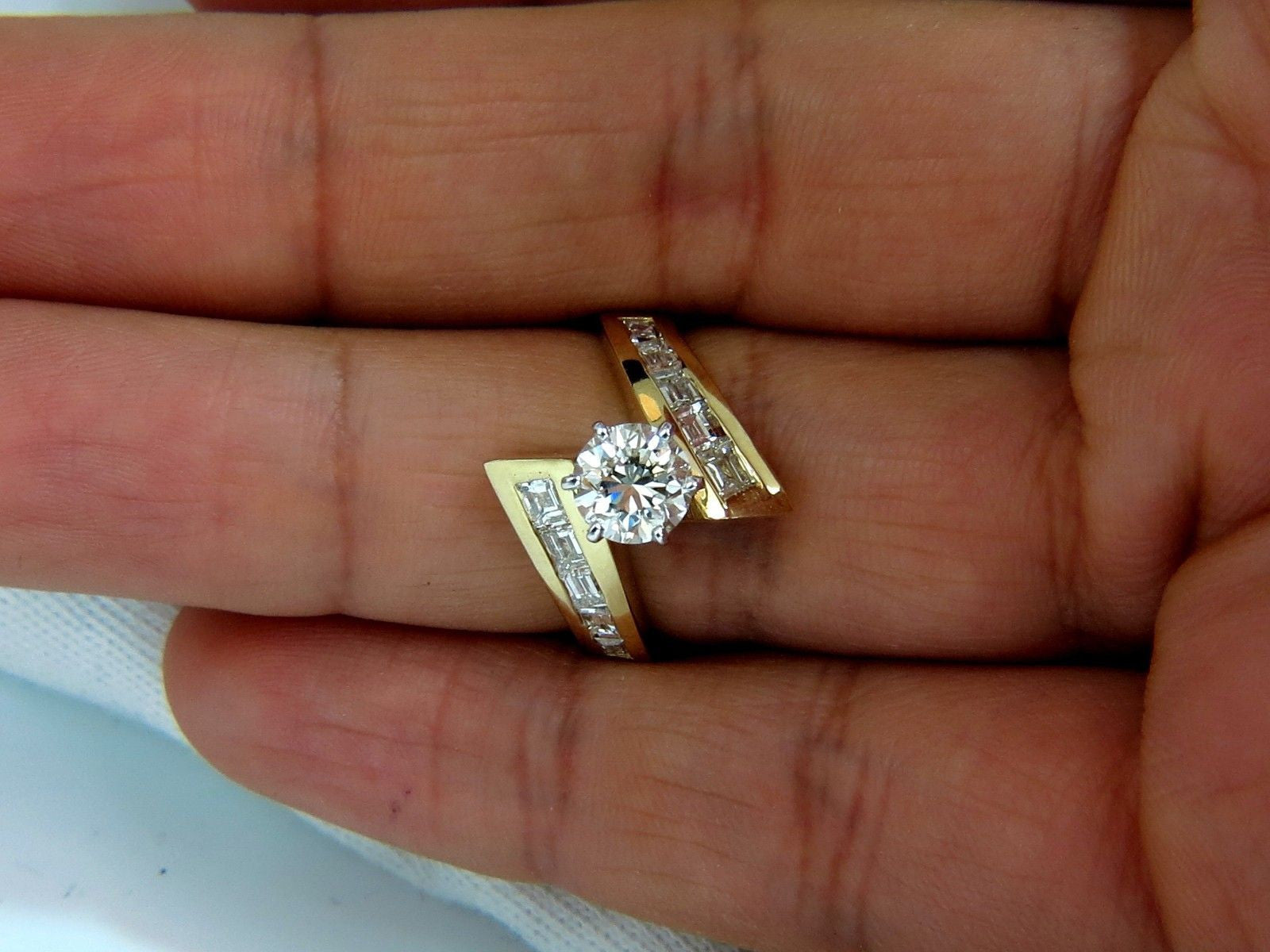 2.06CT GIA Certified Round Diamond Crossover Ring with Baguettes in 14KT Gold - VVS Clarity for Engagement, Wedding & Special Occasions