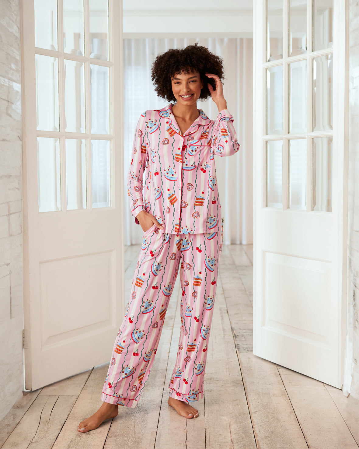 Stylish Cake Print Long Pajama Set for Women - Soft & Comfortable Sleepwear for Nighttime Relaxation & Lounging