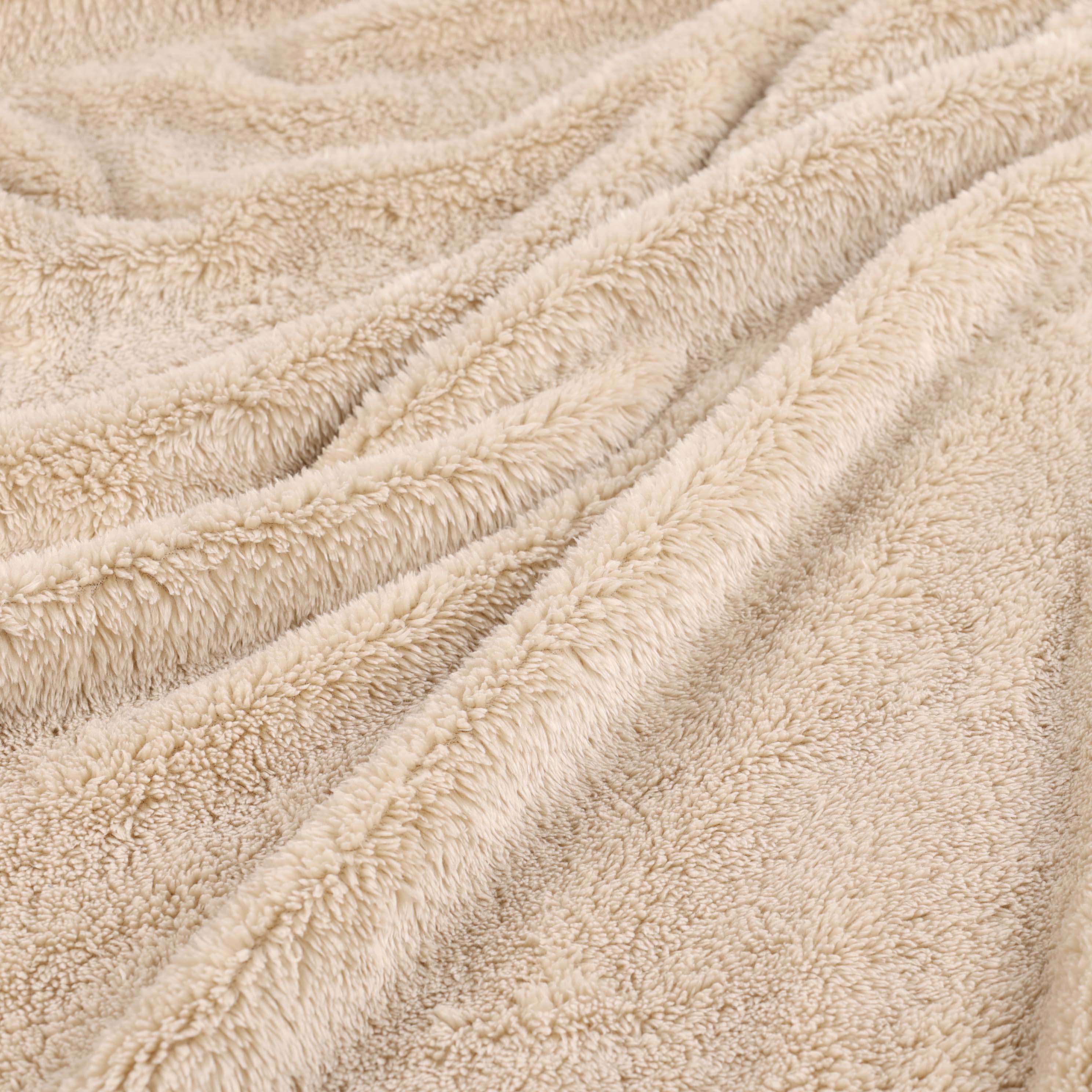 Classic Solid Fleece Plush Medium Weight Fluffy Soft Blanket - Cozy & Warm for Bed, Sofa, Travel & Gifts | Ultra-Soft Throw Blanket for All Seasons
