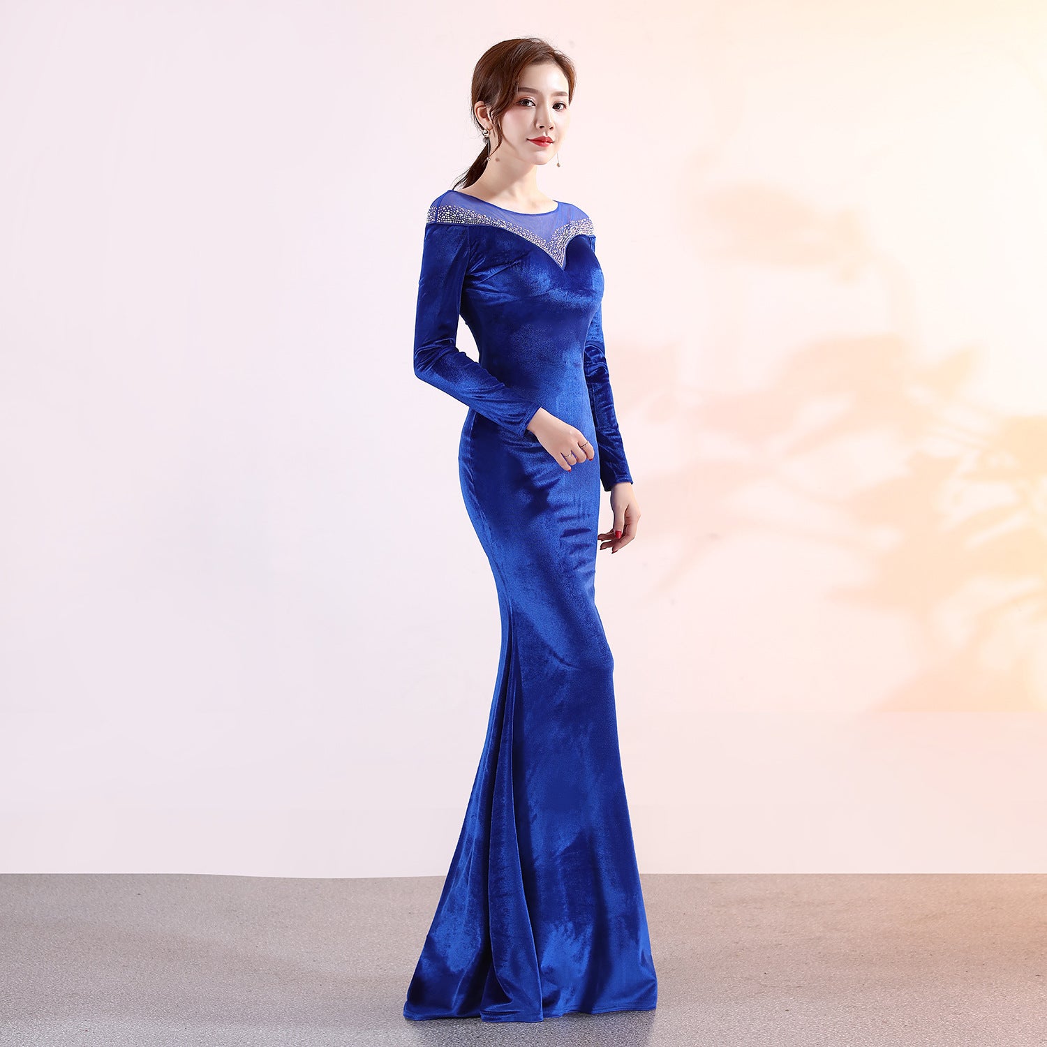 Elegant Velvet Evening Gown with Long Sleeves - Winter Banquet Dress for Hosting Company Annual Meetings & Parties | Perfect for Formal Events, Holiday Parties, and Special Occasions