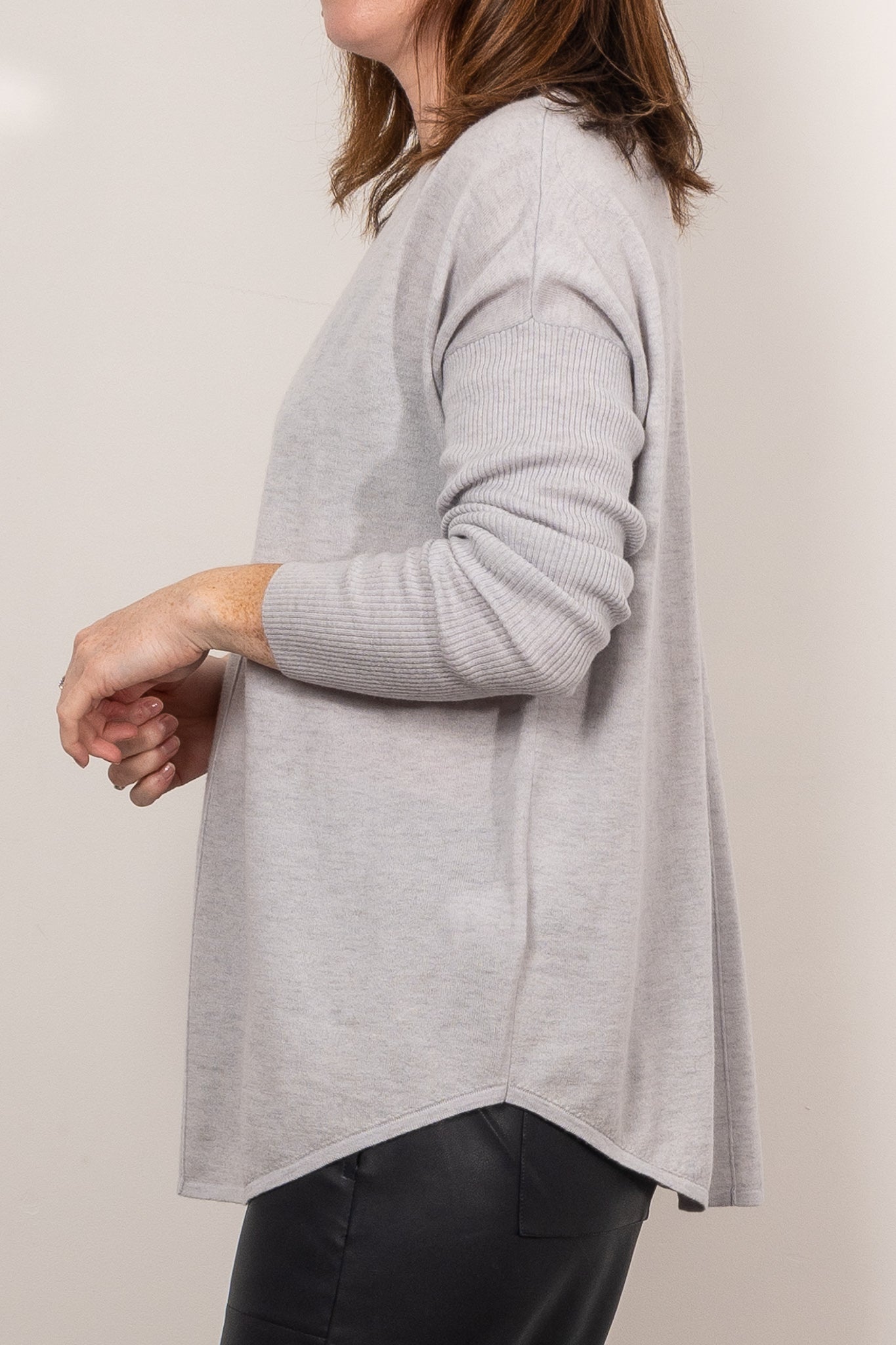 Bridge & Lord Queen Curved Crew Pullover Sweater - Women's Casual Knit Top for Fall & Winter | Perfect for Office, Date Night & Weekend Outings