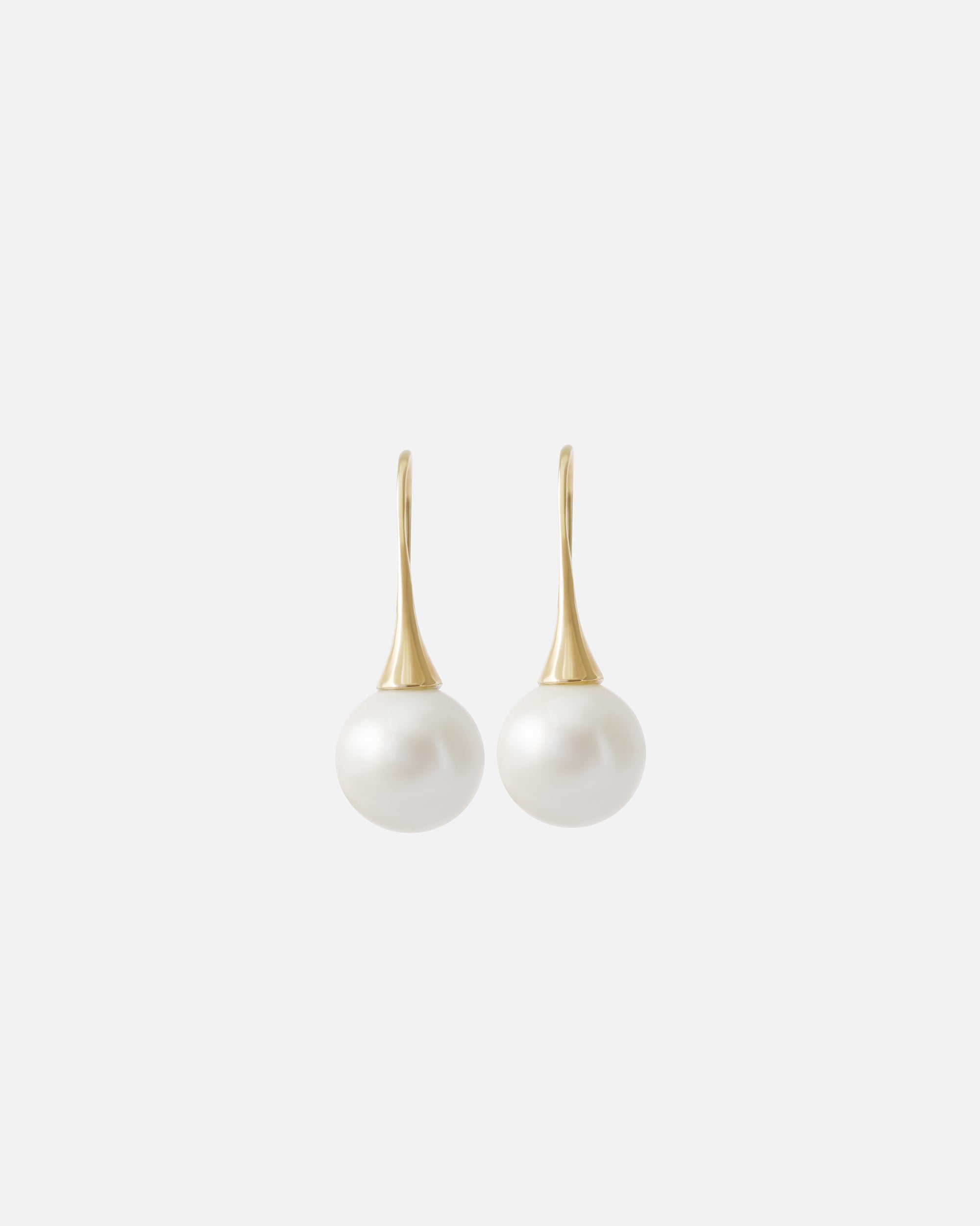 WeiWave Round Pearl Stud Earrings for Women - 14K Gold Plated Classic Elegant Jewelry Gift for Her - Perfect for Weddings, Parties & Everyday Wear