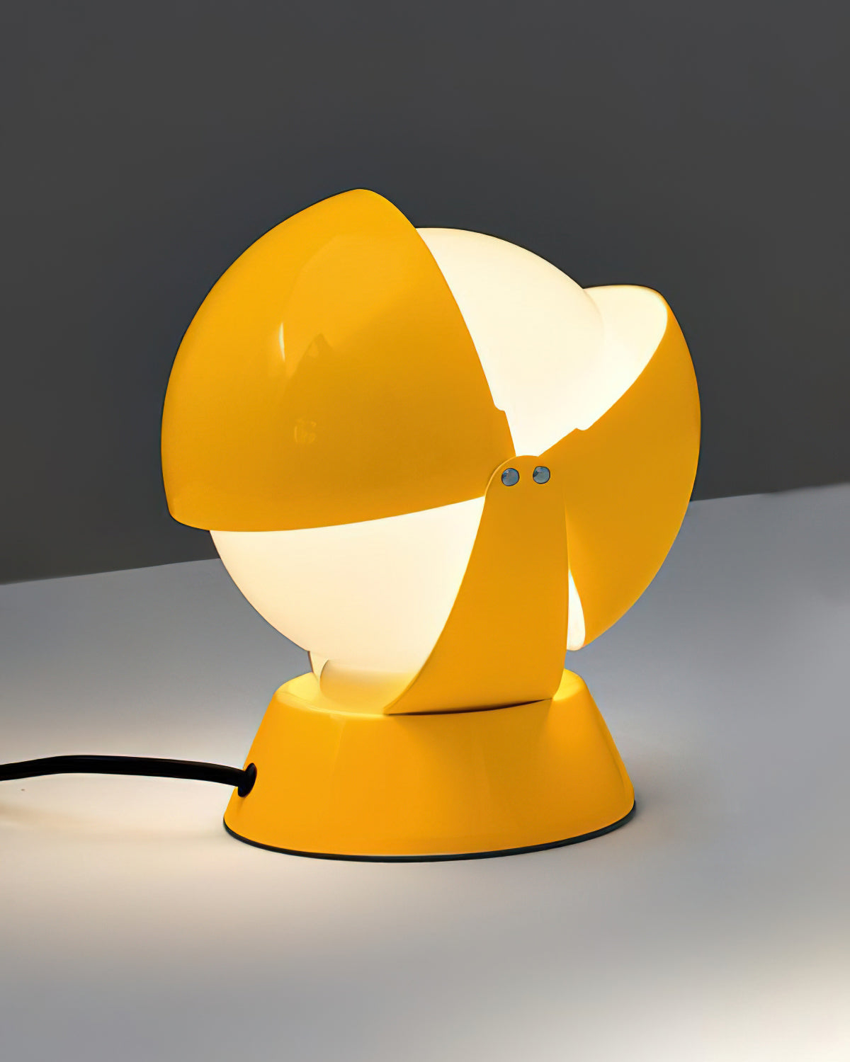Pileino Modern LED Table Lamp with USB Charging Port - Perfect for Bedroom, Living Room, and Office Workspace