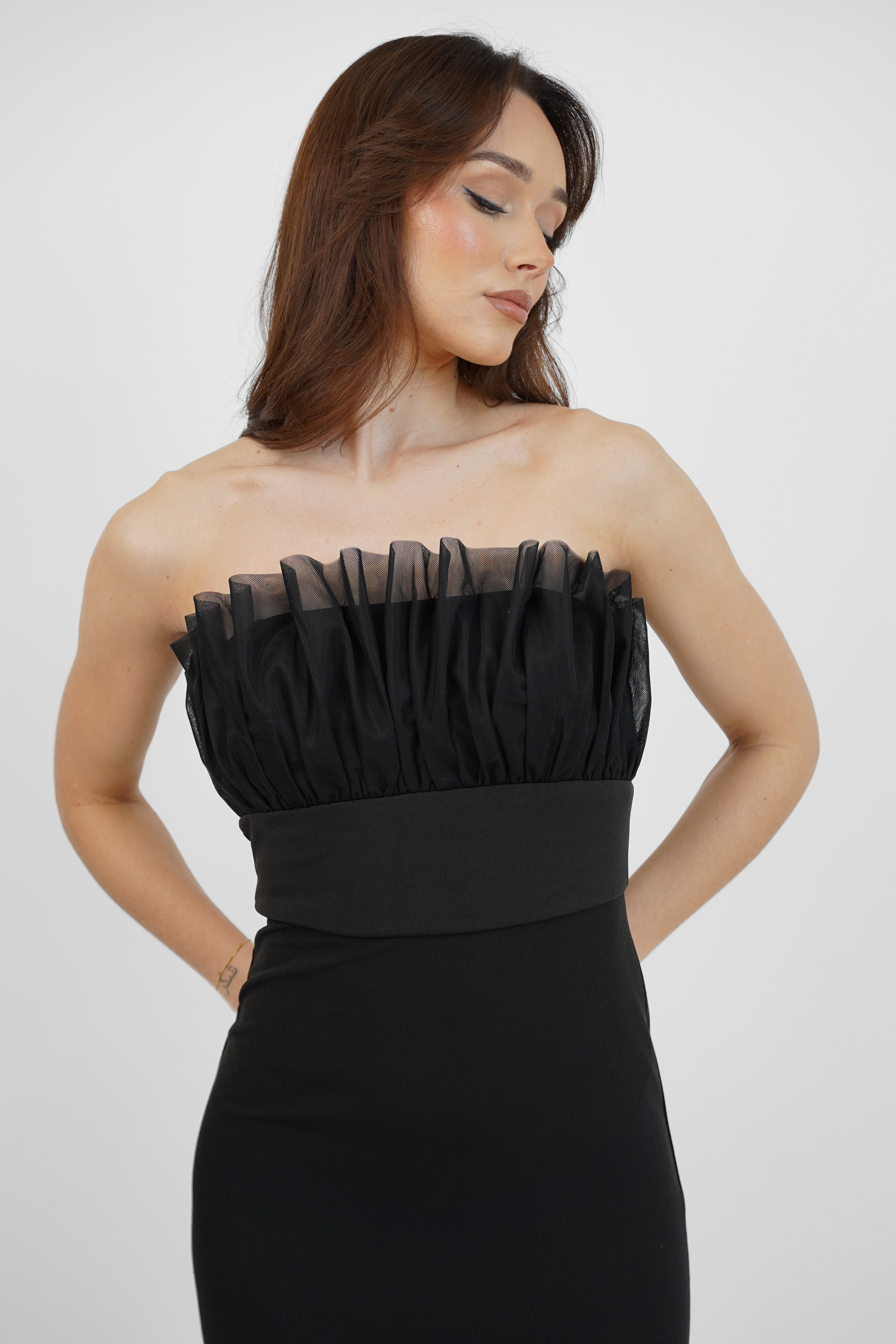 Elegant Ivy Black Bodycon Maxi Dress with Frills - Slim Fit Long Formal Dress for Women, Perfect for Evening Parties, Cocktail Events & Date Nights