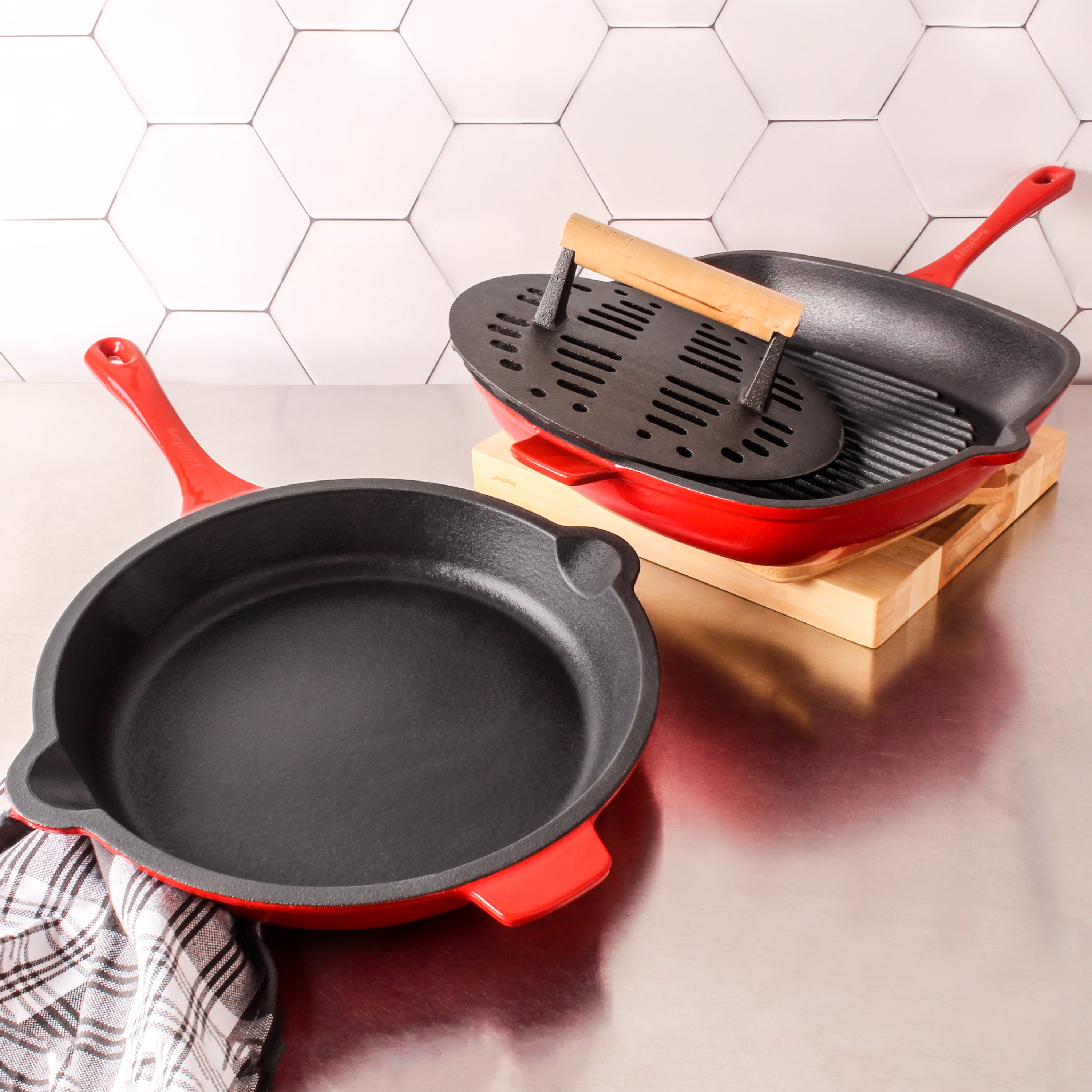BergHOFF Neo 3-Piece Cast Iron Cookware Set - Red Fry Pan, Grill Pan & Slotted Steak Press | Heavy Duty Non-Stick Skillet for Searing, Grilling & Cooking Steaks | Perfect for Stovetop, Oven & Outdoor BBQ Use