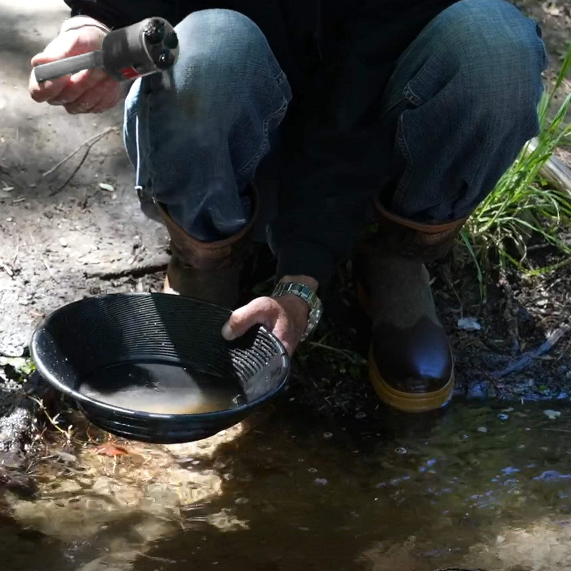 **Compact Gold Panning Kit with Portable Sluice Box & 2 Classifier Sifting Pans – Patented Prospecting Tool Set (Green) – Ideal for Outdoor Gold Mining, River Panning & Treasure Hunting Adventures**