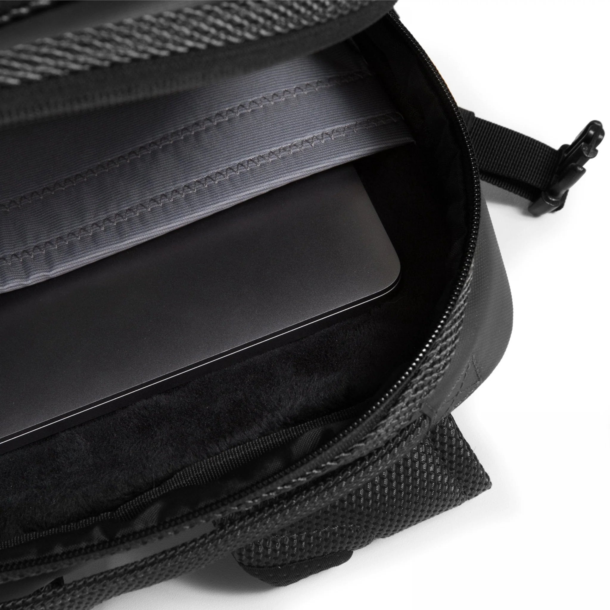 Eastpak Tecum L CNNCT Backpack - Stylish & Durable School & Travel Backpack for Men & Women - Perfect for College, Work, Commuting & Outdoor Adventures