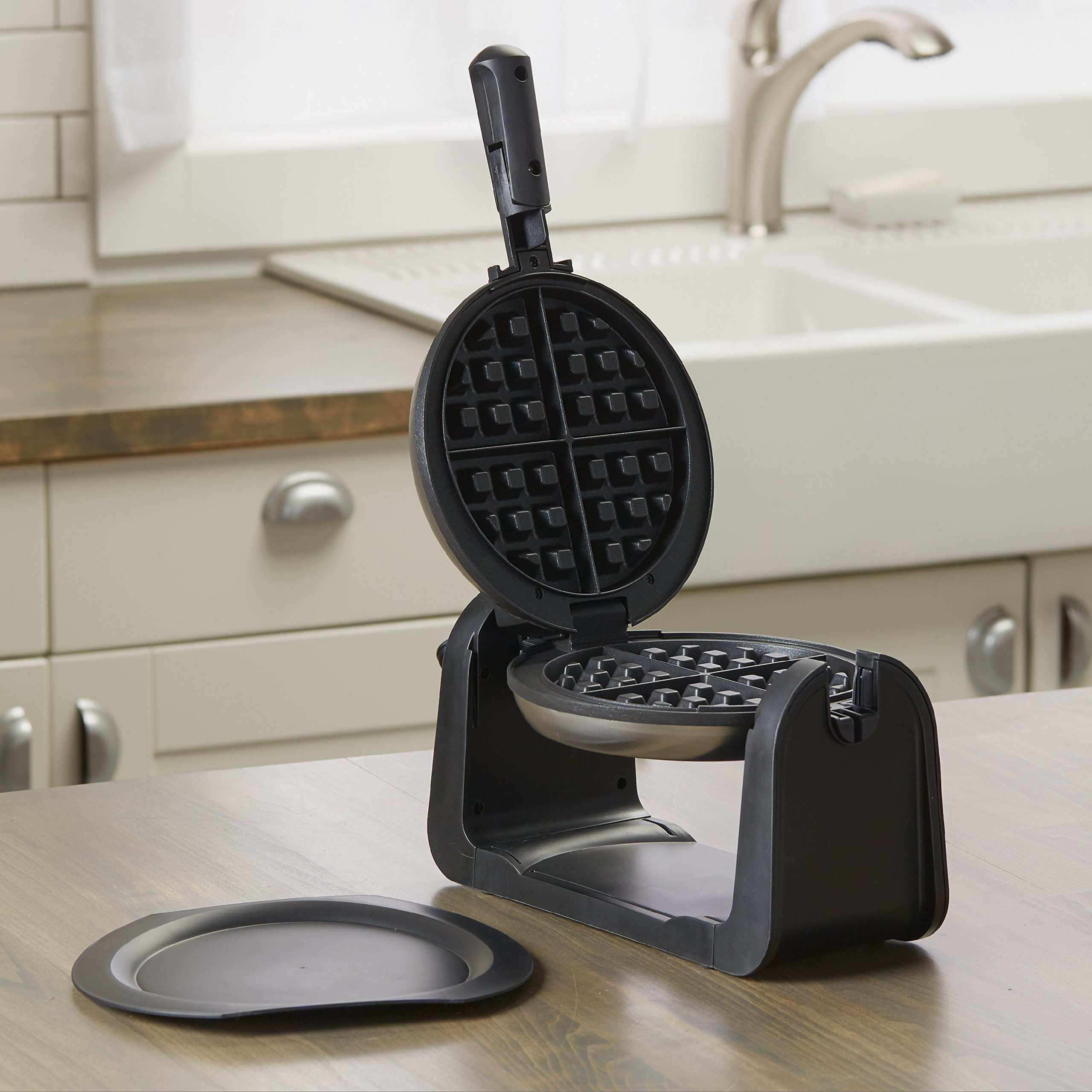 BLACK+DECKER WM1404S 7-Inch Round Belgian Waffle Maker with Ready Light Indicator - Perfect for Breakfast, Brunch & Family Gatherings